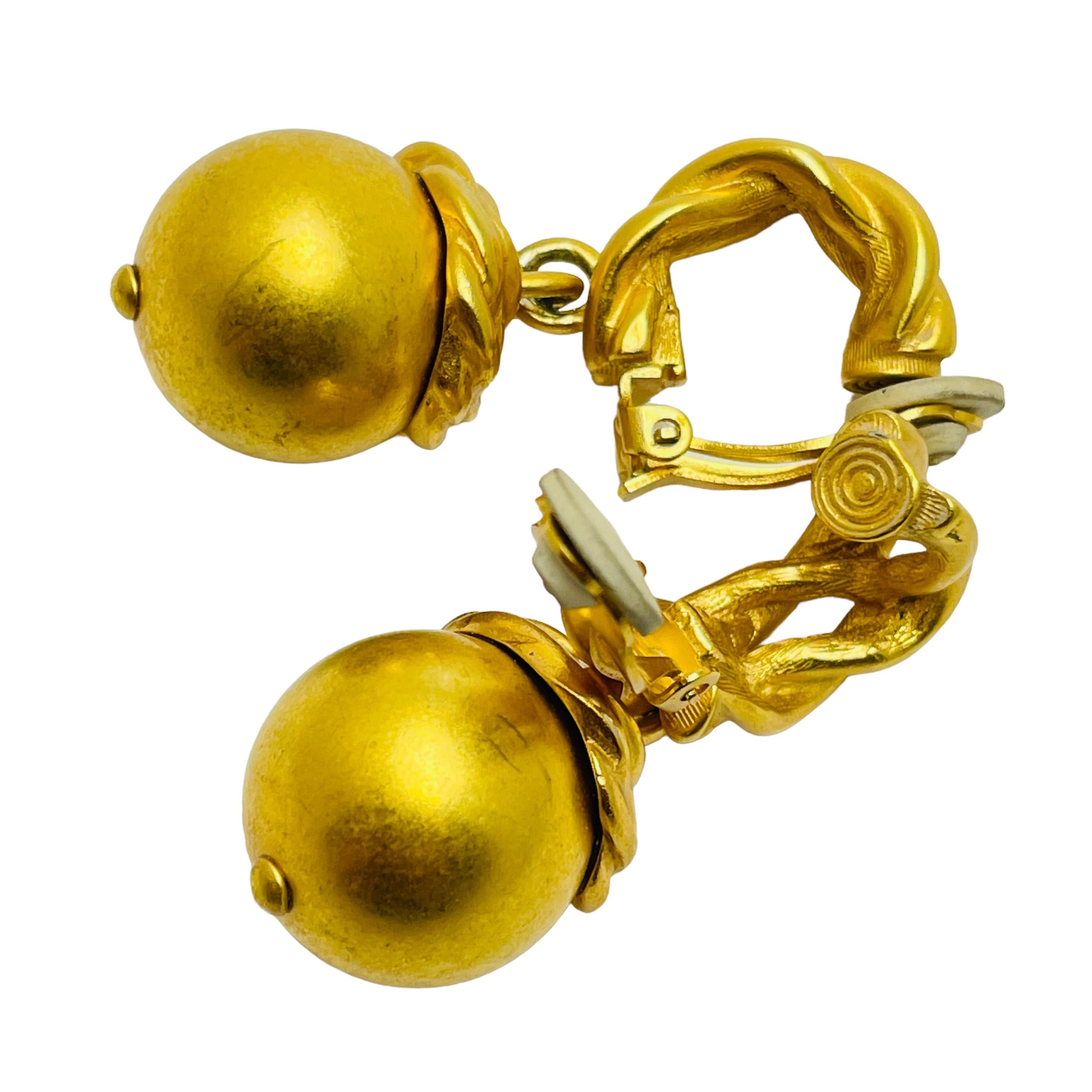 ANNE KLEIN vintage matte gold dangle ball designer runway earrings In Excellent Condition For Sale In Palos Hills, IL