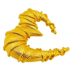 ANNE KLEIN vintage matte gold heart designer runway brooch