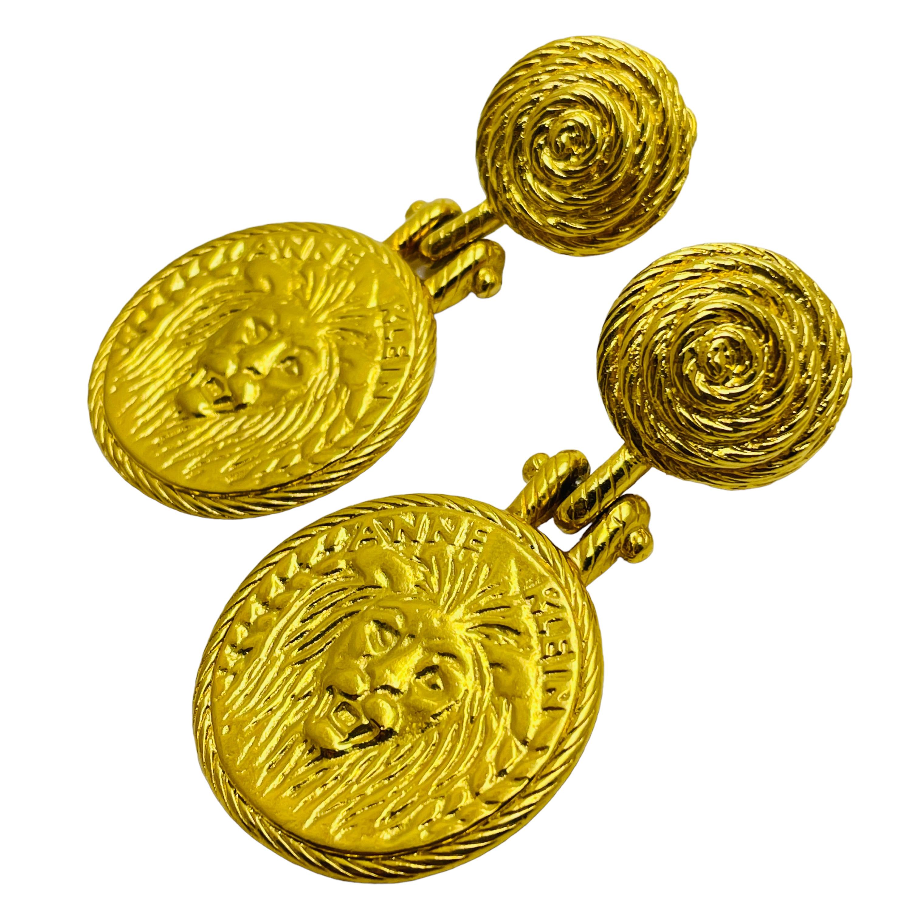 Women's ANNE KLEIN vintage matte gold lions head designer runway clip on earrings For Sale