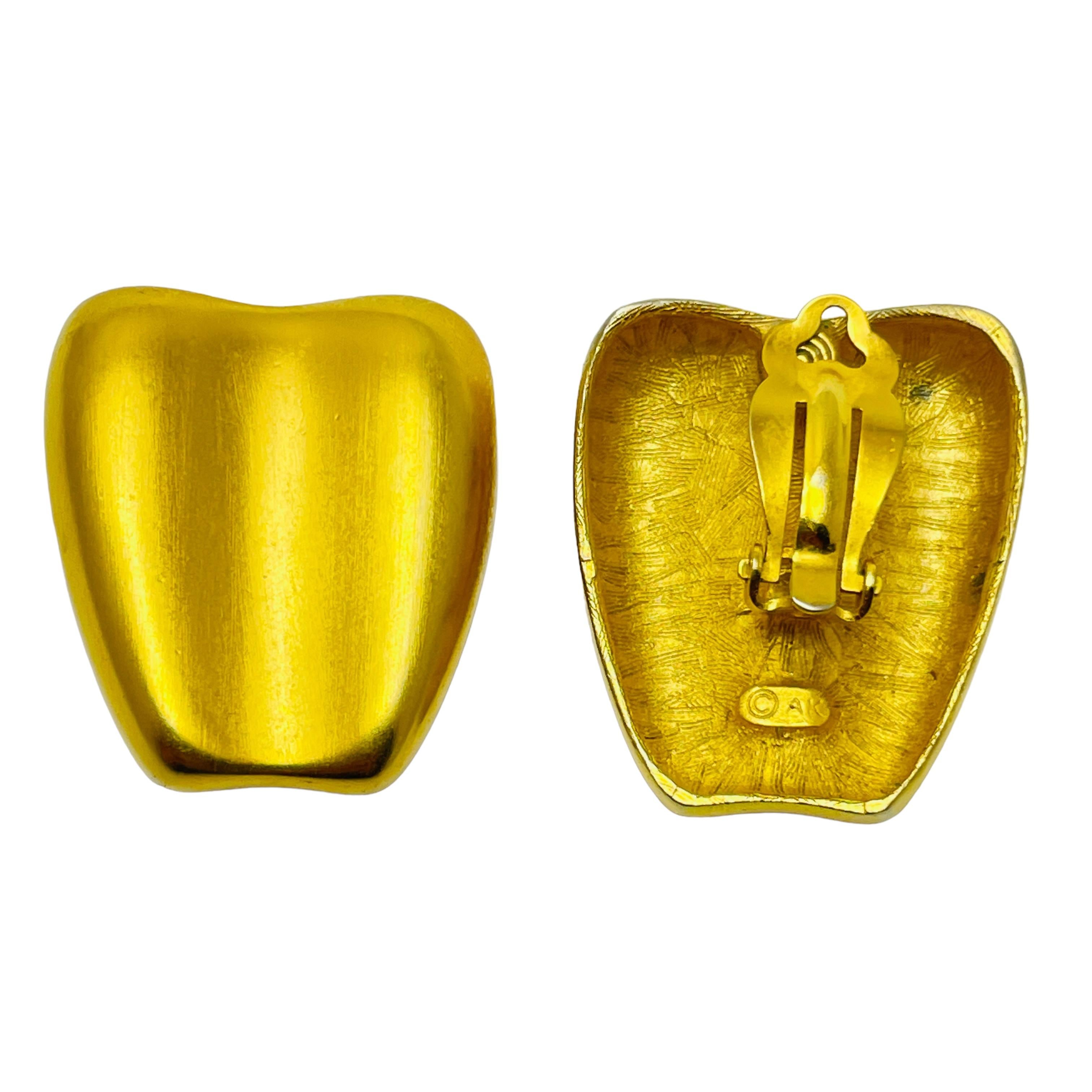 ANNE KLEIN vintage matte gold modernist designer runway earrings In Excellent Condition For Sale In Palos Hills, IL