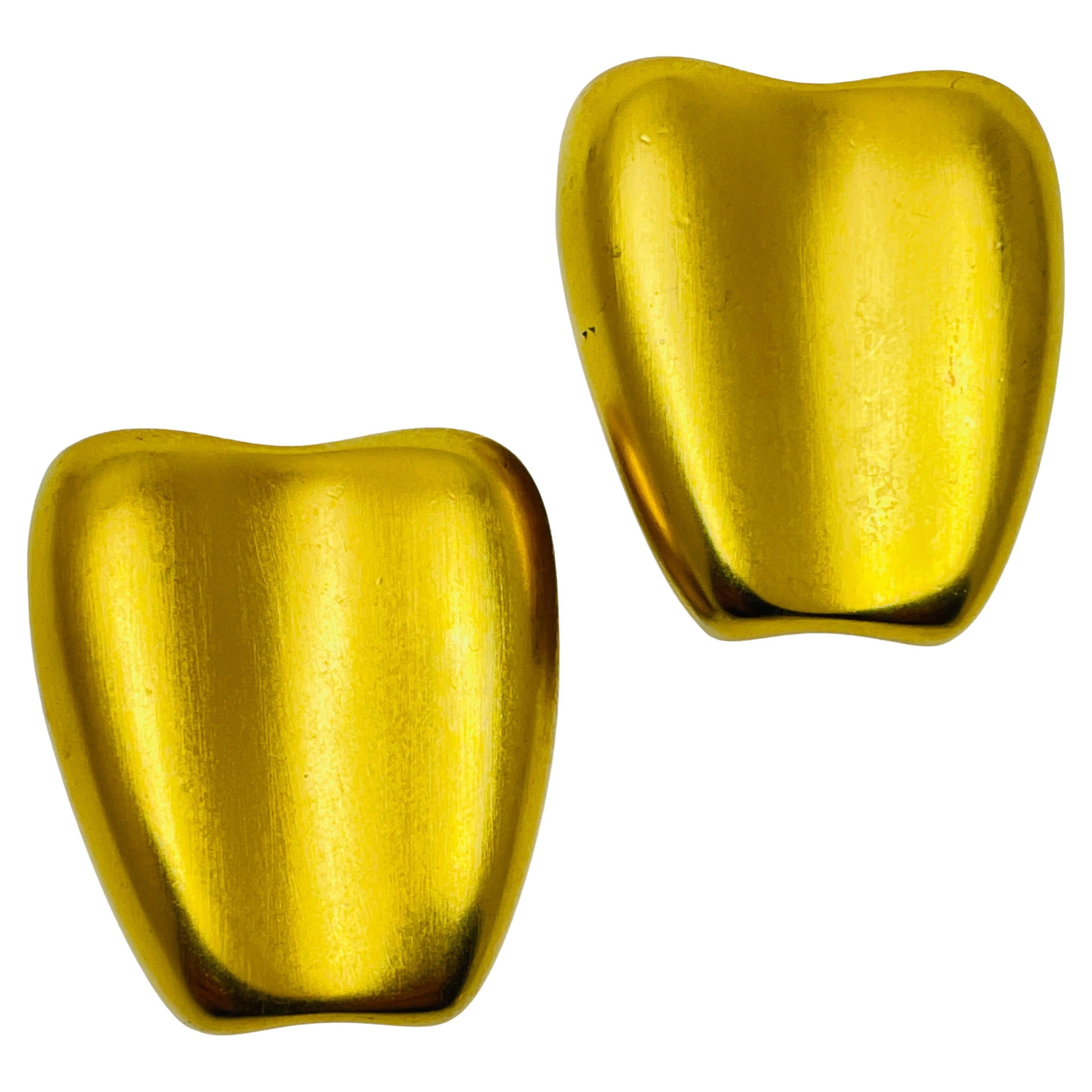 ANNE KLEIN vintage matte gold modernist designer runway earrings For Sale