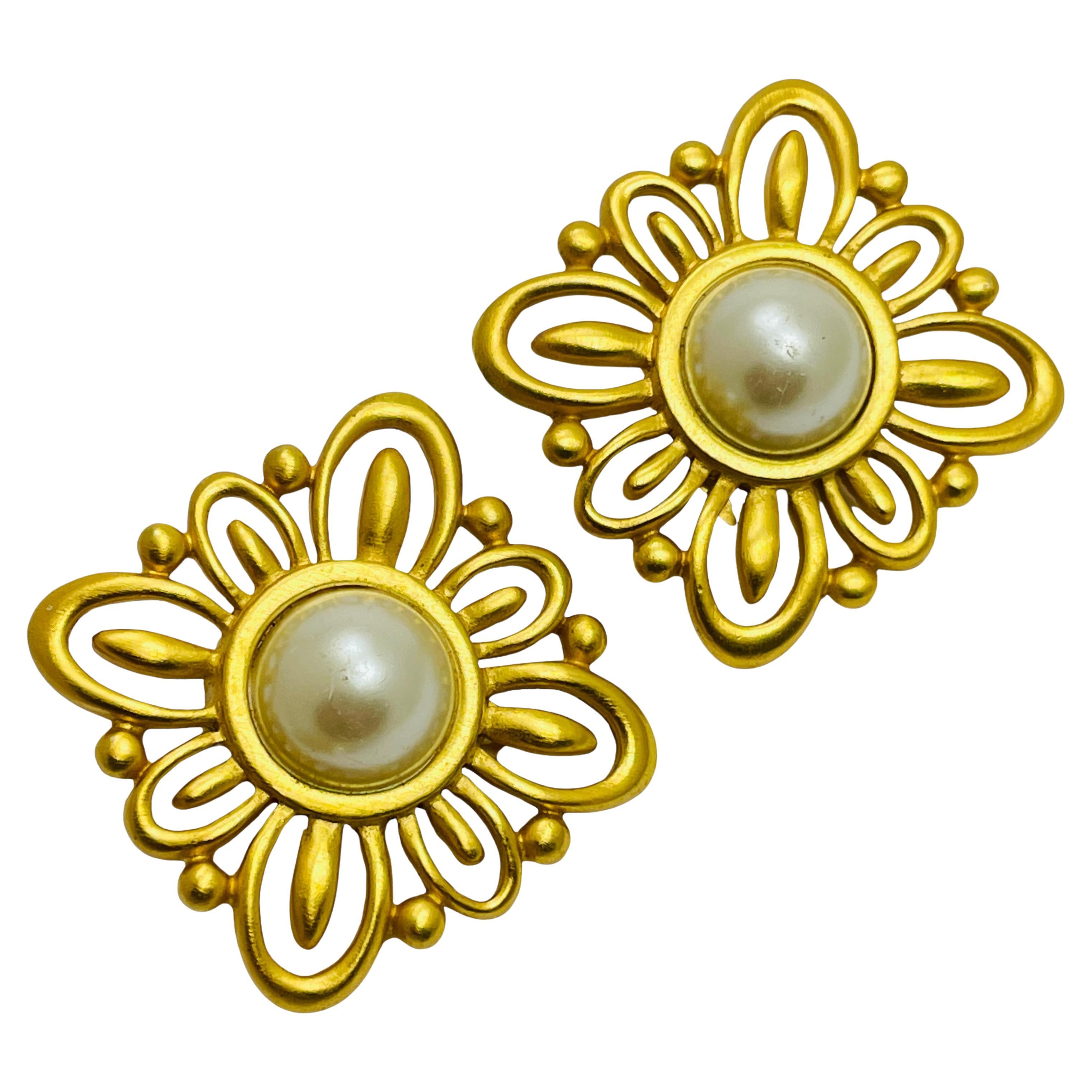 ANNE KLEIN vintage mat or perle énorme designer runway clip on earrings