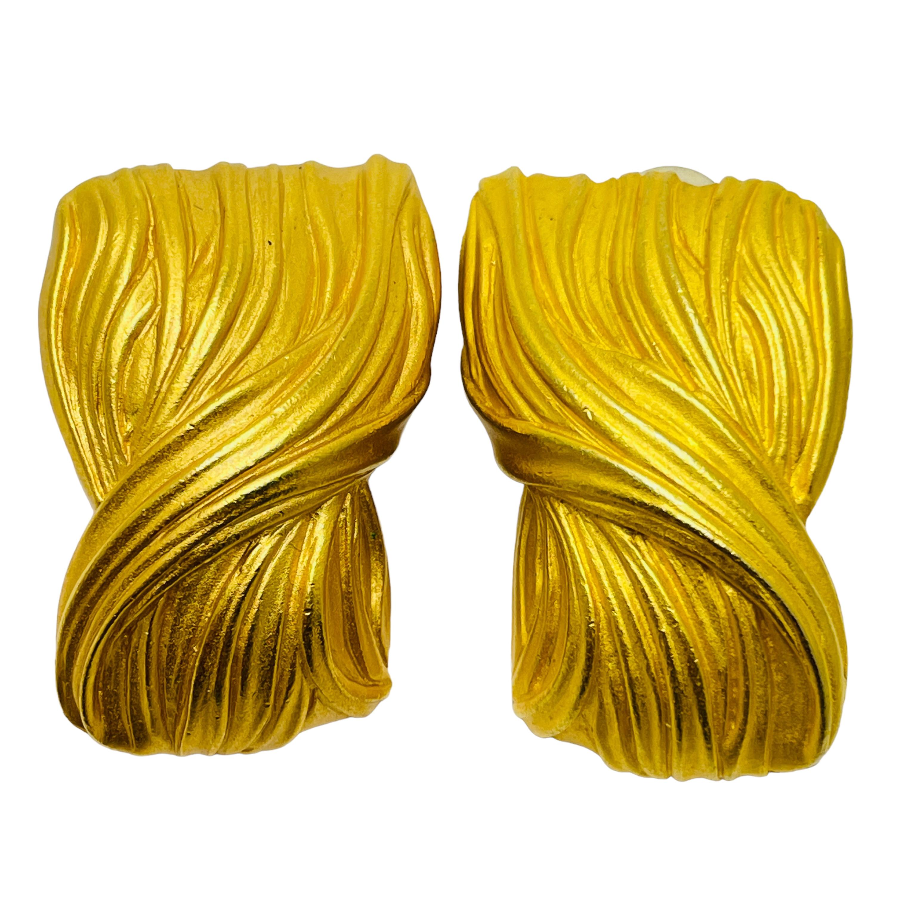 ANNE KLEIN vintage matte gold textured designer runway earrings For Sale