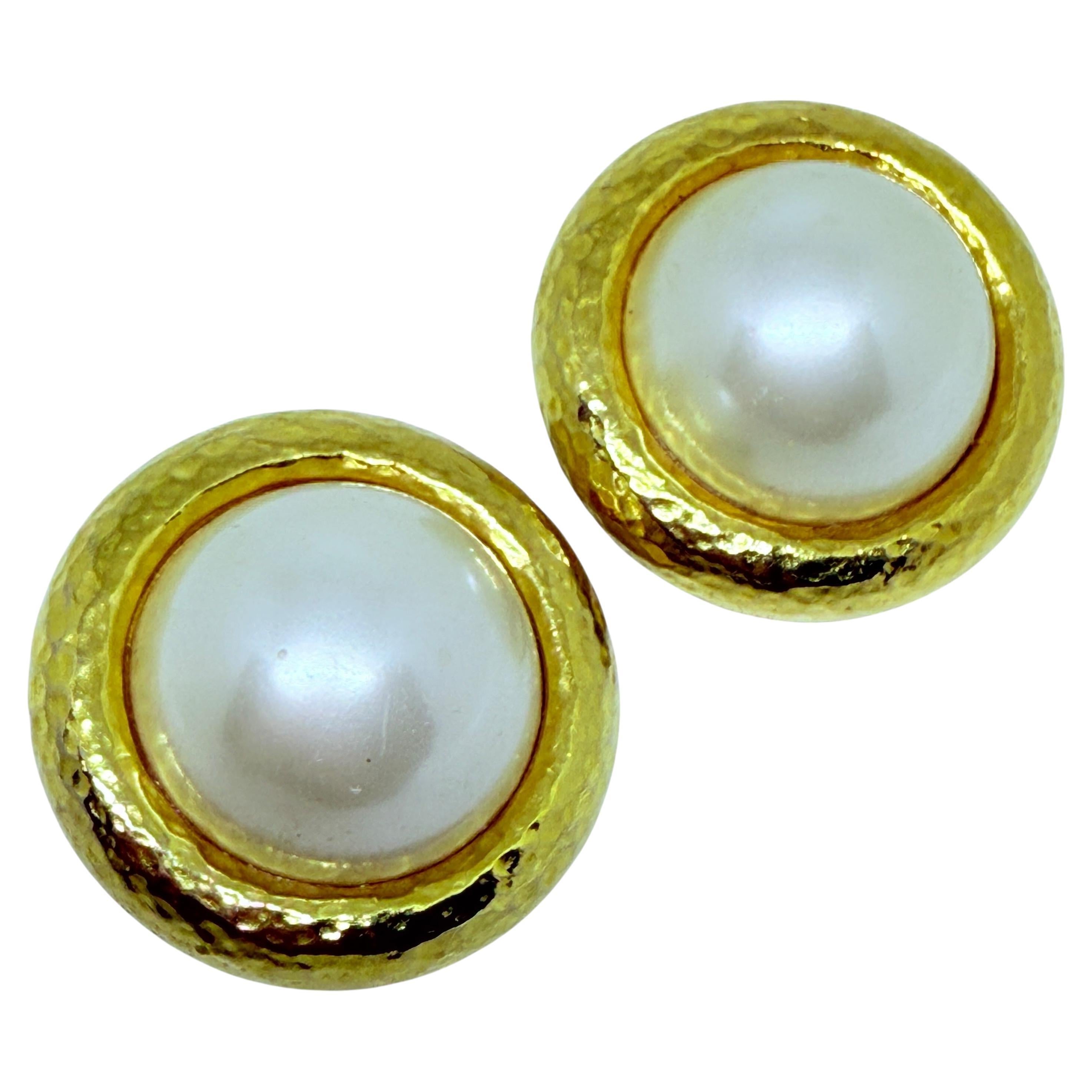 A. Klein, orecchini a clip vintage opachi con perle finte degli anni 
80