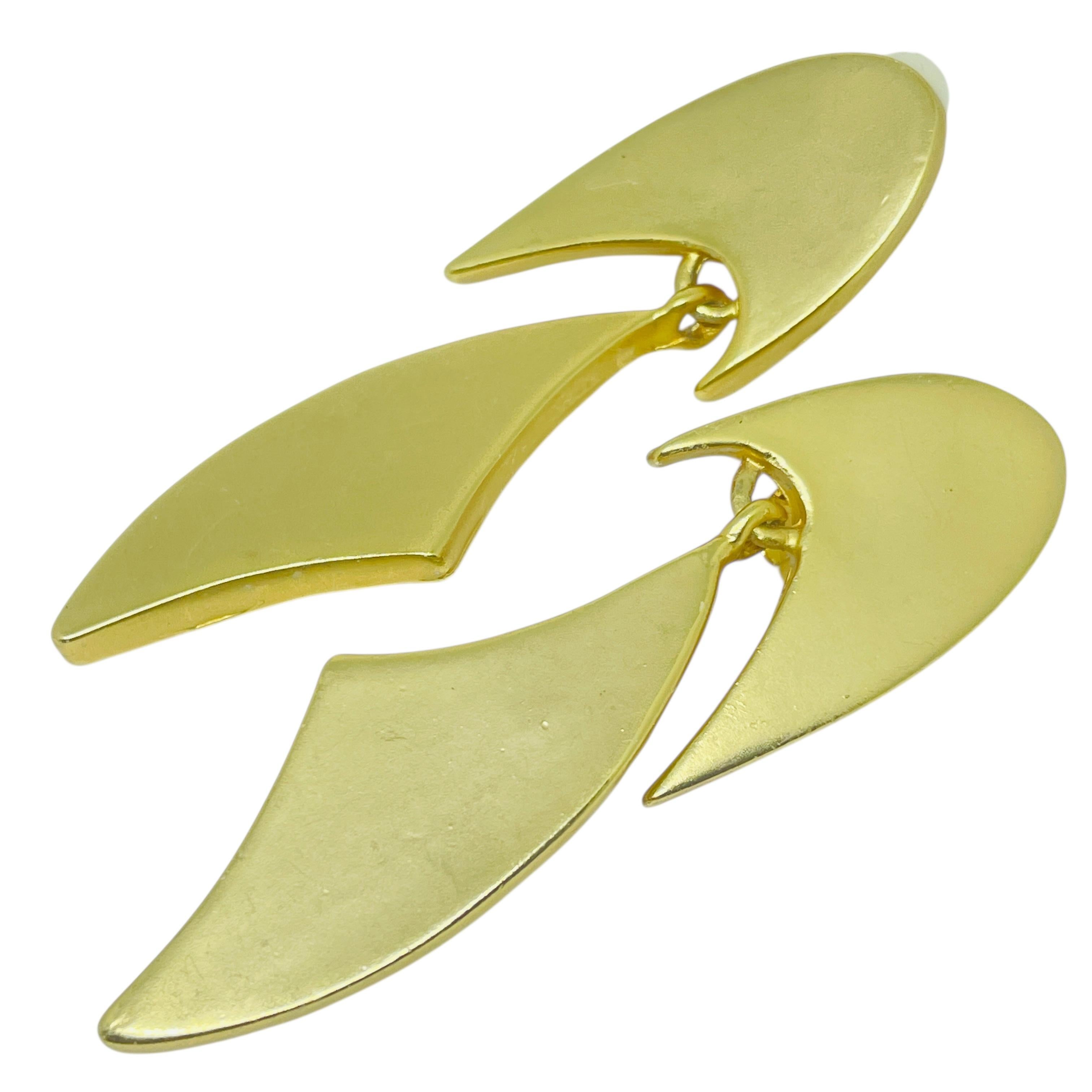 ANNE KLEIN vintage matt gold ton modernist designer 80's clip on ohrringe für Damen oder Herren im Angebot