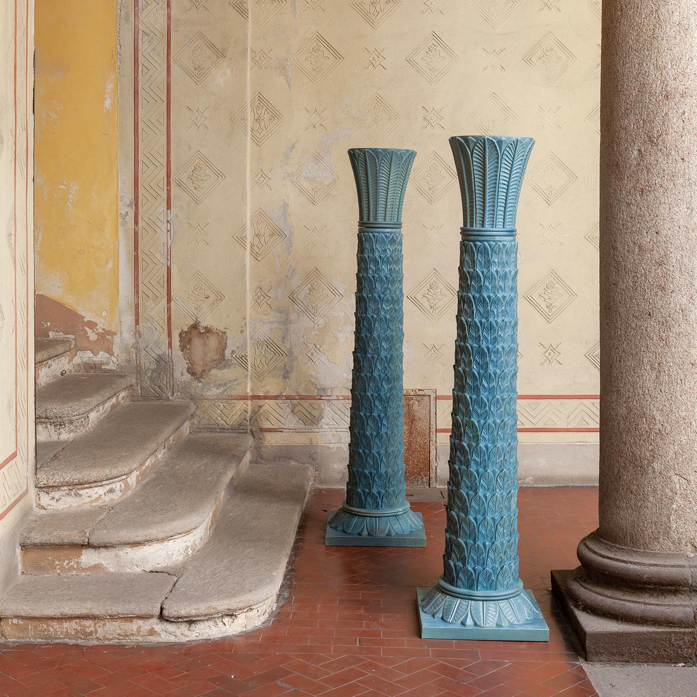 Merging modern techniques and antique carving woodworking traditions, this decorative column draws inspiration from a combination of 1920s Art Deco flair and Renaissance and Ancient Egyptian art, with colors inspired by the Basilica of Saint Francis
