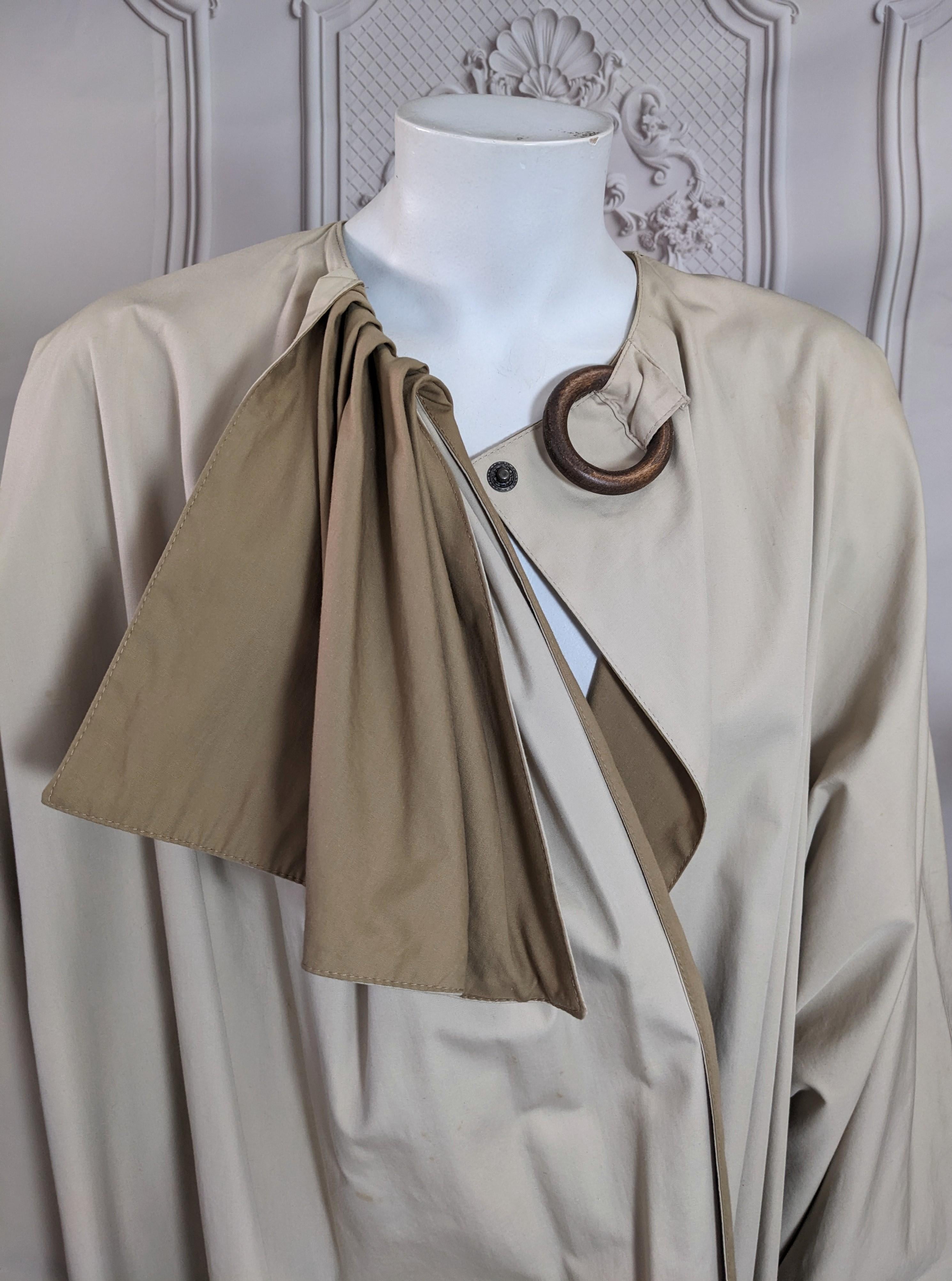 Anne Marie Beretta - Cappotto drappeggiato in popeline di cotone in vendita 7