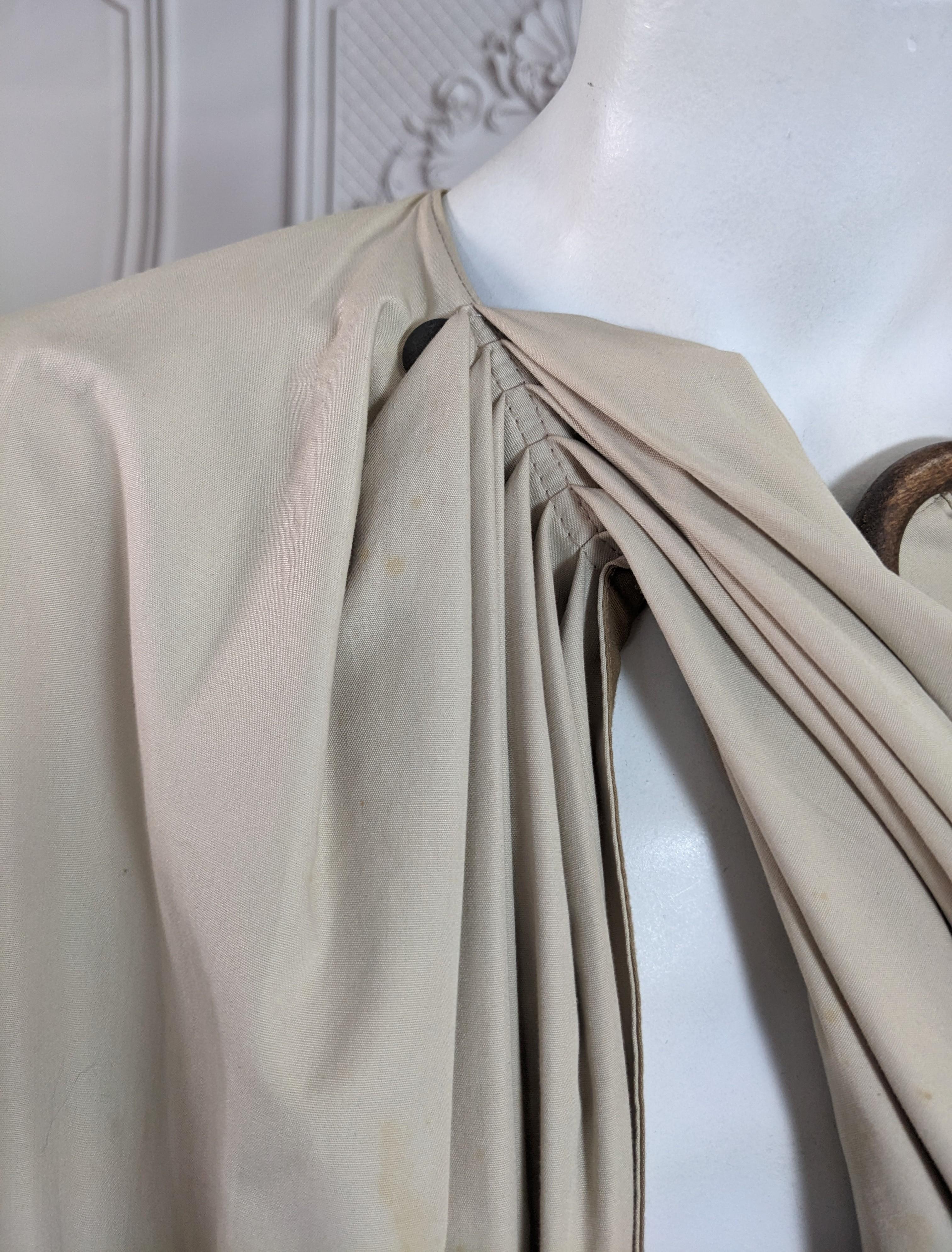 Anne Marie Beretta - Cappotto drappeggiato in popeline di cotone in vendita 10