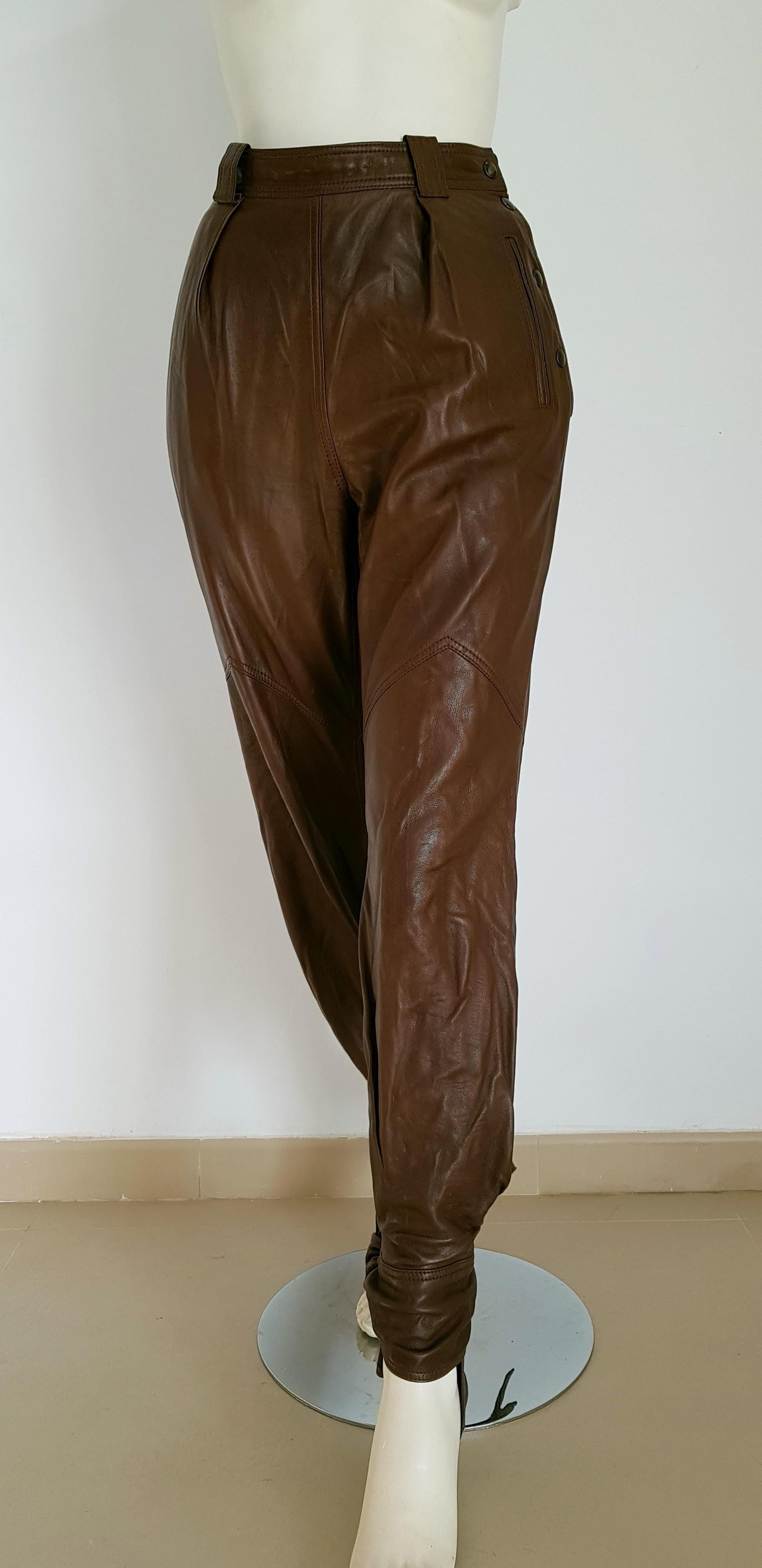 Anne Marie BERETTA Paris brown leather, up to under heel trousers - Unworn, New.

SIZE: equivalent to about Small / Medium, please review approx measurements as follows in cm.
PANTS: lenght 112, inseam length 80, waist circumference 68, hip