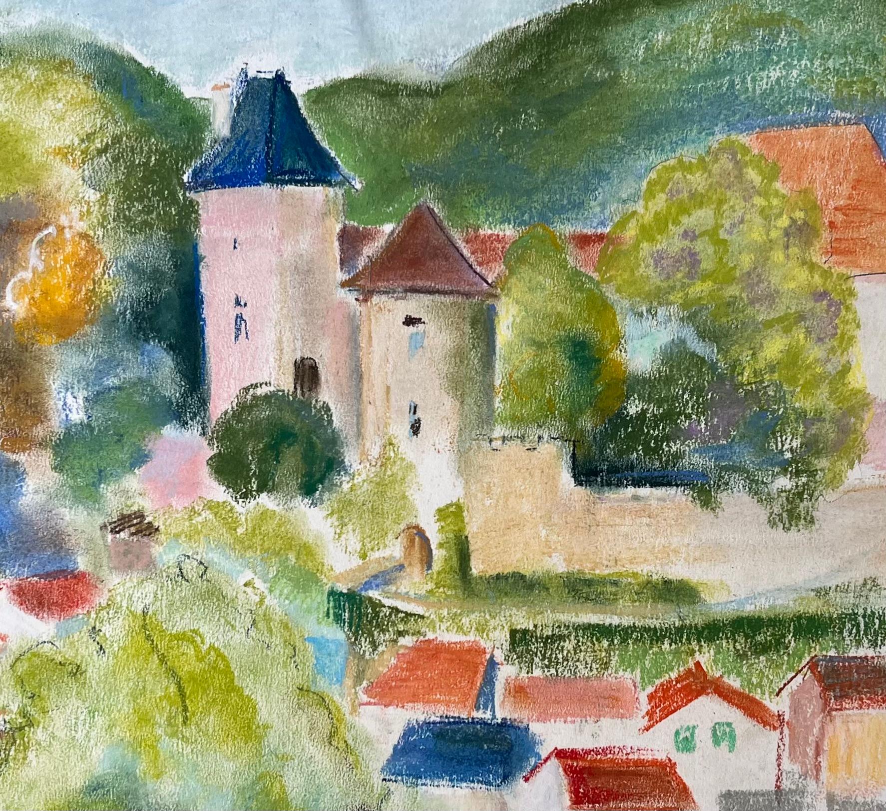 Pastello francese della metà del XX secolo raffigurante un villaggio in collina con castello e tetti in tegole in vendita 2