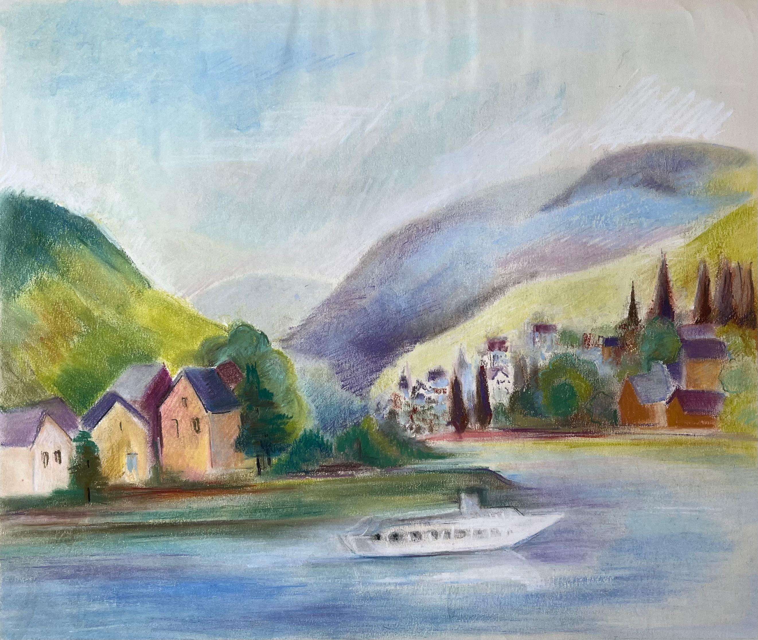 Figurative Painting di Anne Marie Migette Perard - Pastello francese della metà del XX secolo raffigurante un villaggio fluviale e montagne con barca
