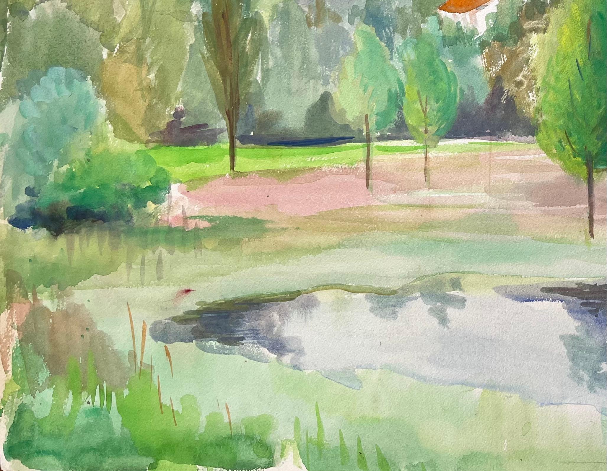 Titolo:  Paesaggio acquerellato francese della metà del XX secolo con villaggio in collina e stagno
di Anne Marie Migette Perard (francese, 1902-1977)
Medium: Acquerello su carta non incorniciata
Dimensioni: 18,25 pollici (altezza) x 21,5 pollici