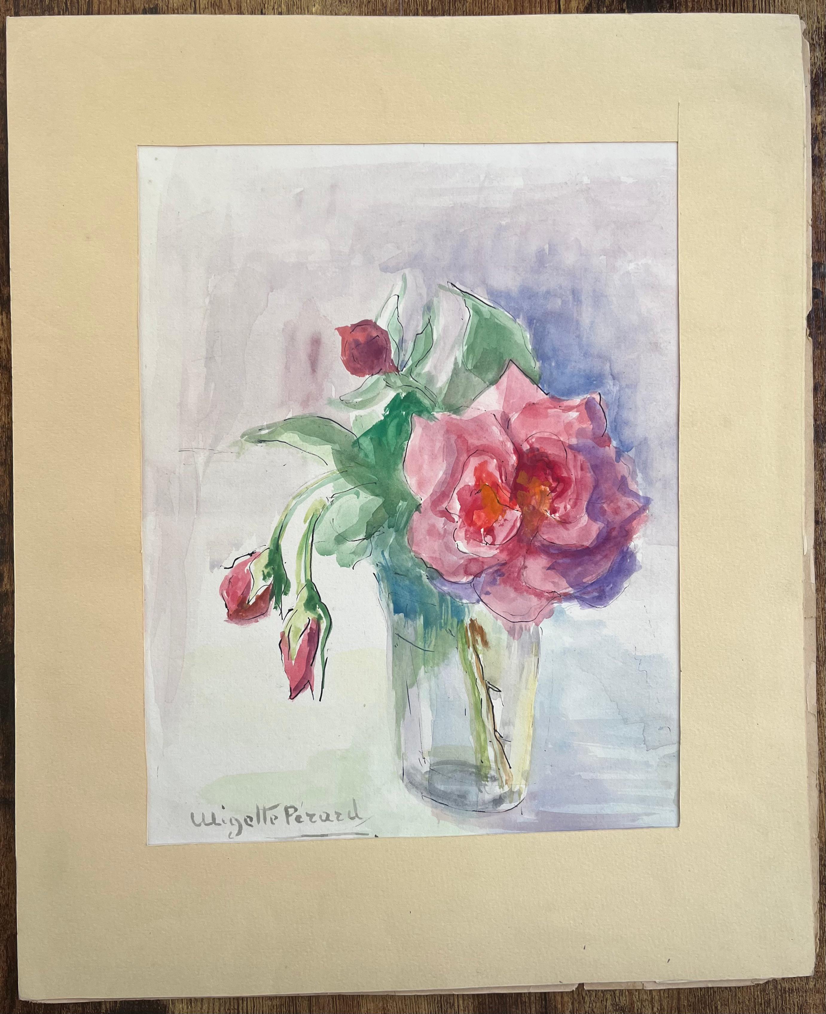 Acuarela francesa de mediados del siglo XX de rosas rosadas en un jarrón de cristal - Painting de Anne Marie Migette Perard