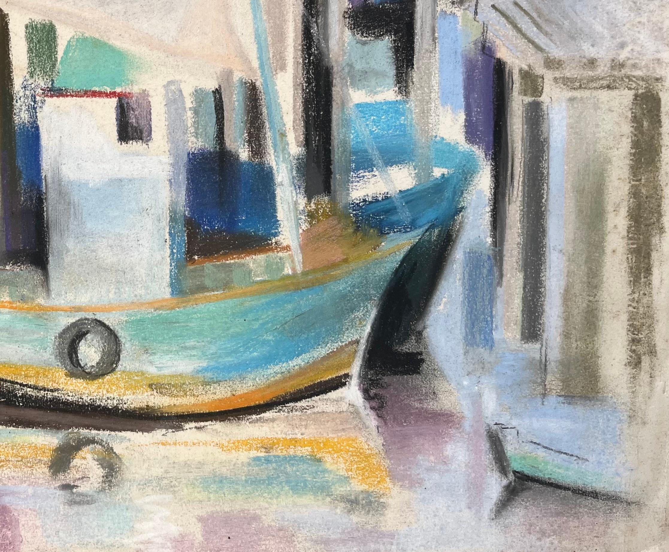 Scena portuale a pastello francese della metà del XX secolo con barche, molo e figure - Figurative Painting Grigio di Anne Marie Migette Perard