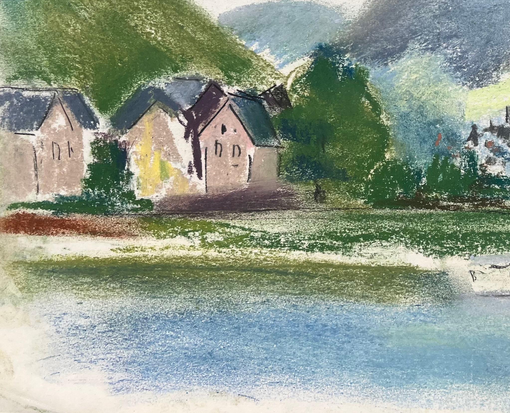 Pastel de village et de bateaux de bord de rivière en France du milieu du 20e siècle - Post-impressionnisme Painting par Anne Marie Migette Perard