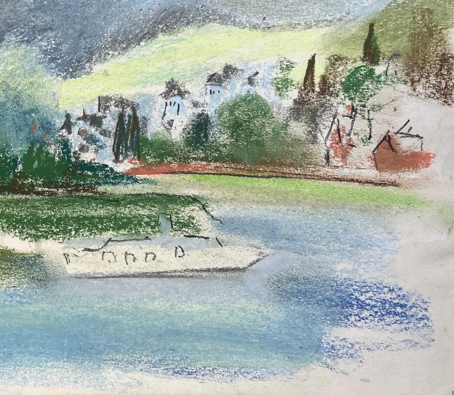 Pastel de village et de bateaux de bord de rivière en France du milieu du 20e siècle - Gris Figurative Painting par Anne Marie Migette Perard