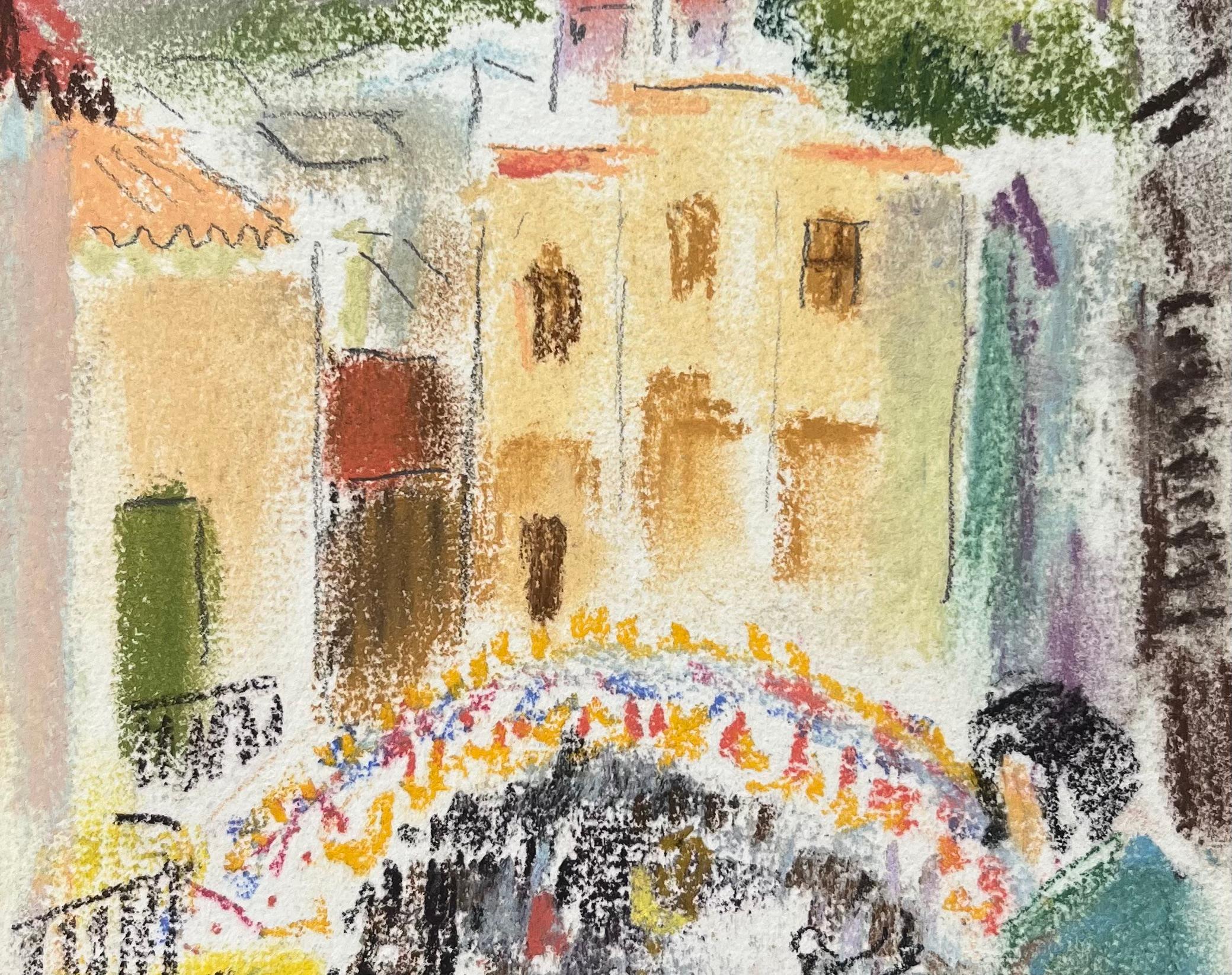 Pastello della metà del XX secolo raffigurante una festa di strada con folla in un villaggio mediterraneo - Figurative Painting Beige di Anne Marie Migette Perard