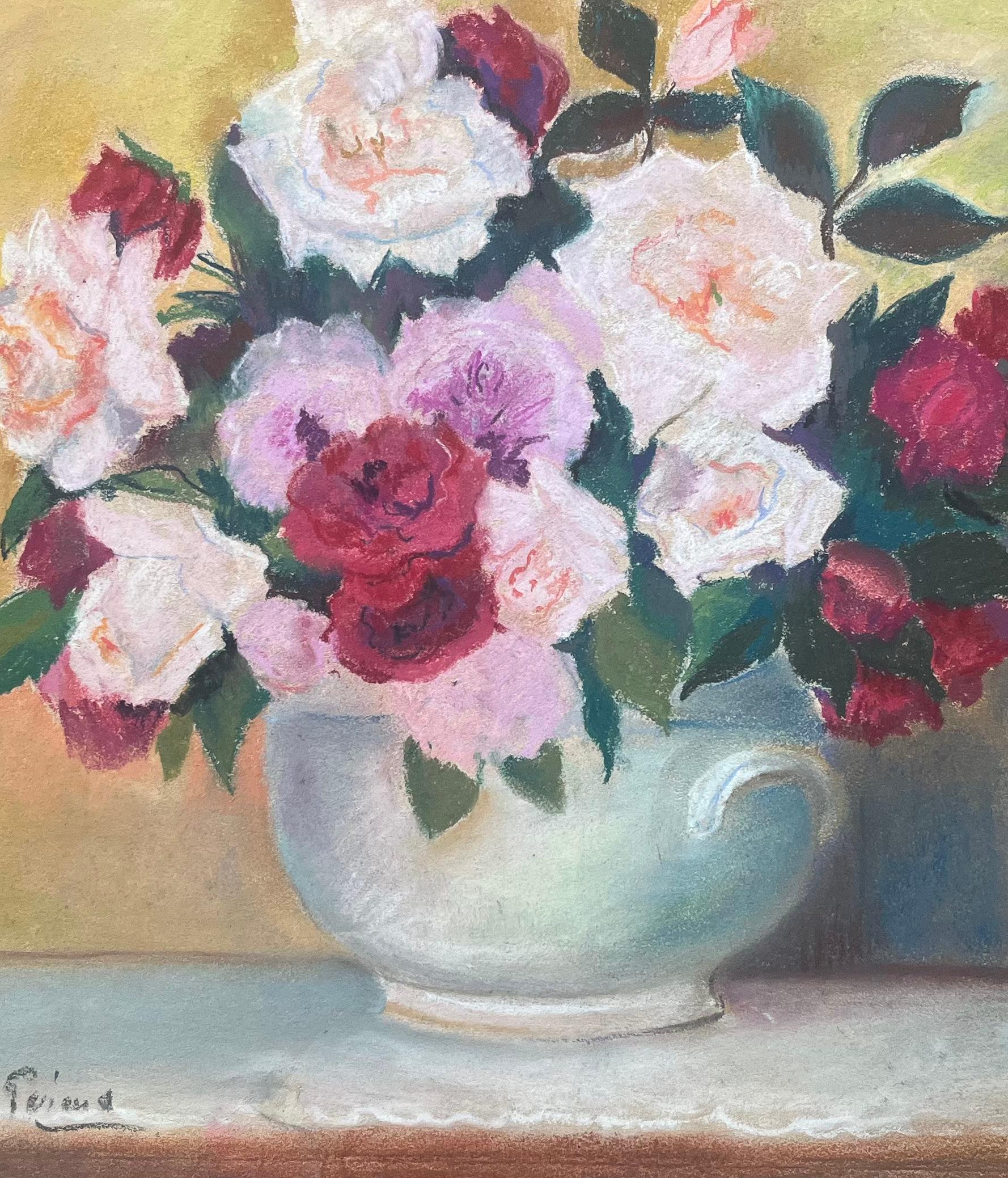 Pastello post impressionista di rose rosa e rosse in un vaso della metà del XX secolo in vendita 2