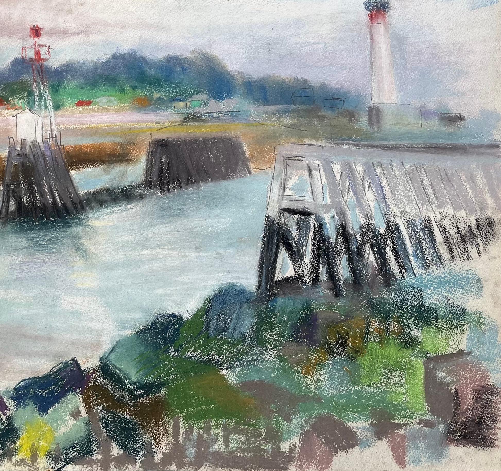 Pastello post-impressionista della metà del XX secolo raffigurante una barca a vela e un faro al porto - Landscape Painting Grigio di Anne Marie Migette Perard