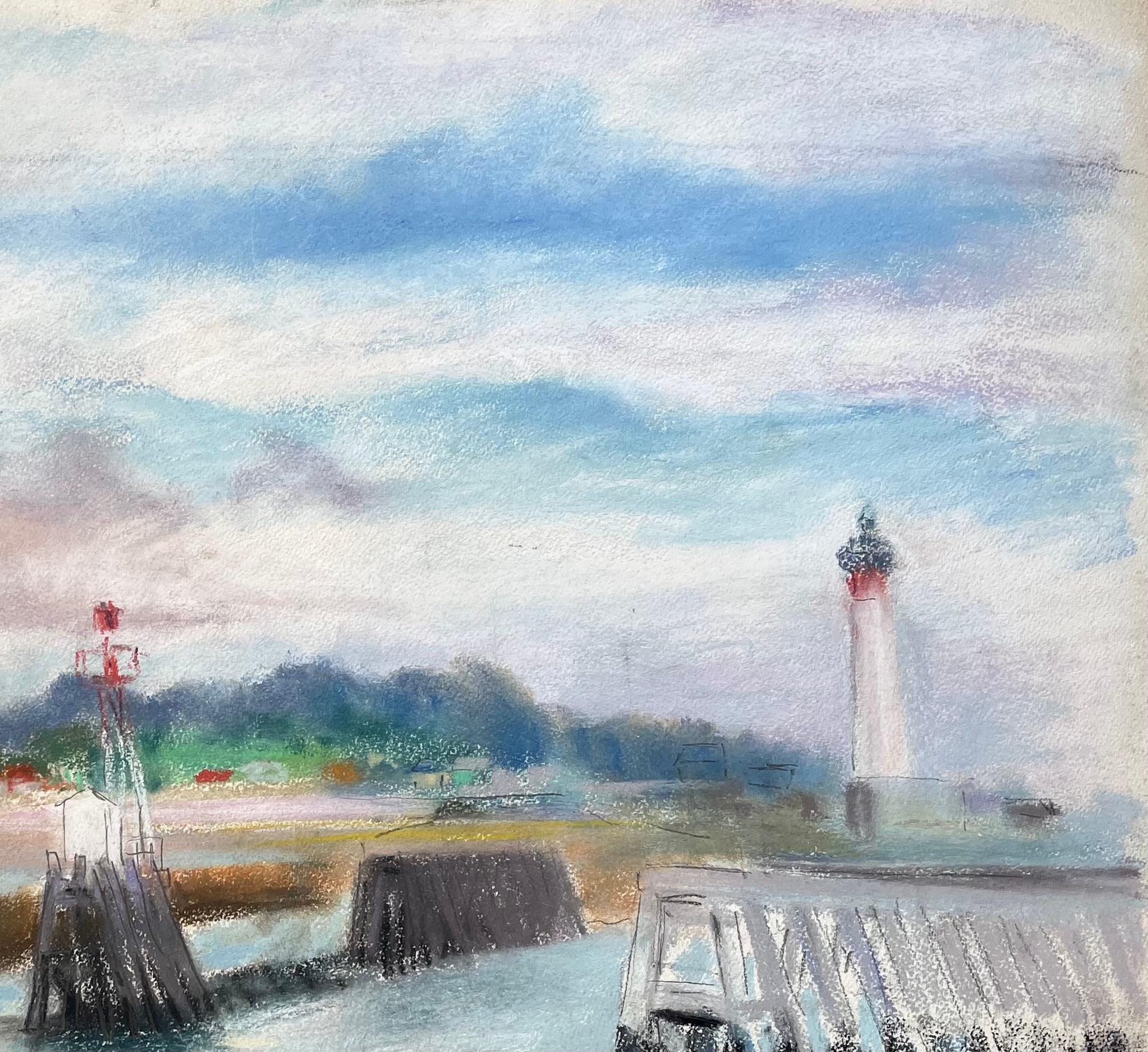 Titolo: Pastello post-impressionista della metà del XX secolo con barca a vela e faro al porto
di Anne Marie Migette Perard (francese, 1902-1977)
Firmato: Yes One
Medio: Pastello su carta non incorniciata
Dimensioni: 18,25 pollici (altezza) x 21,5