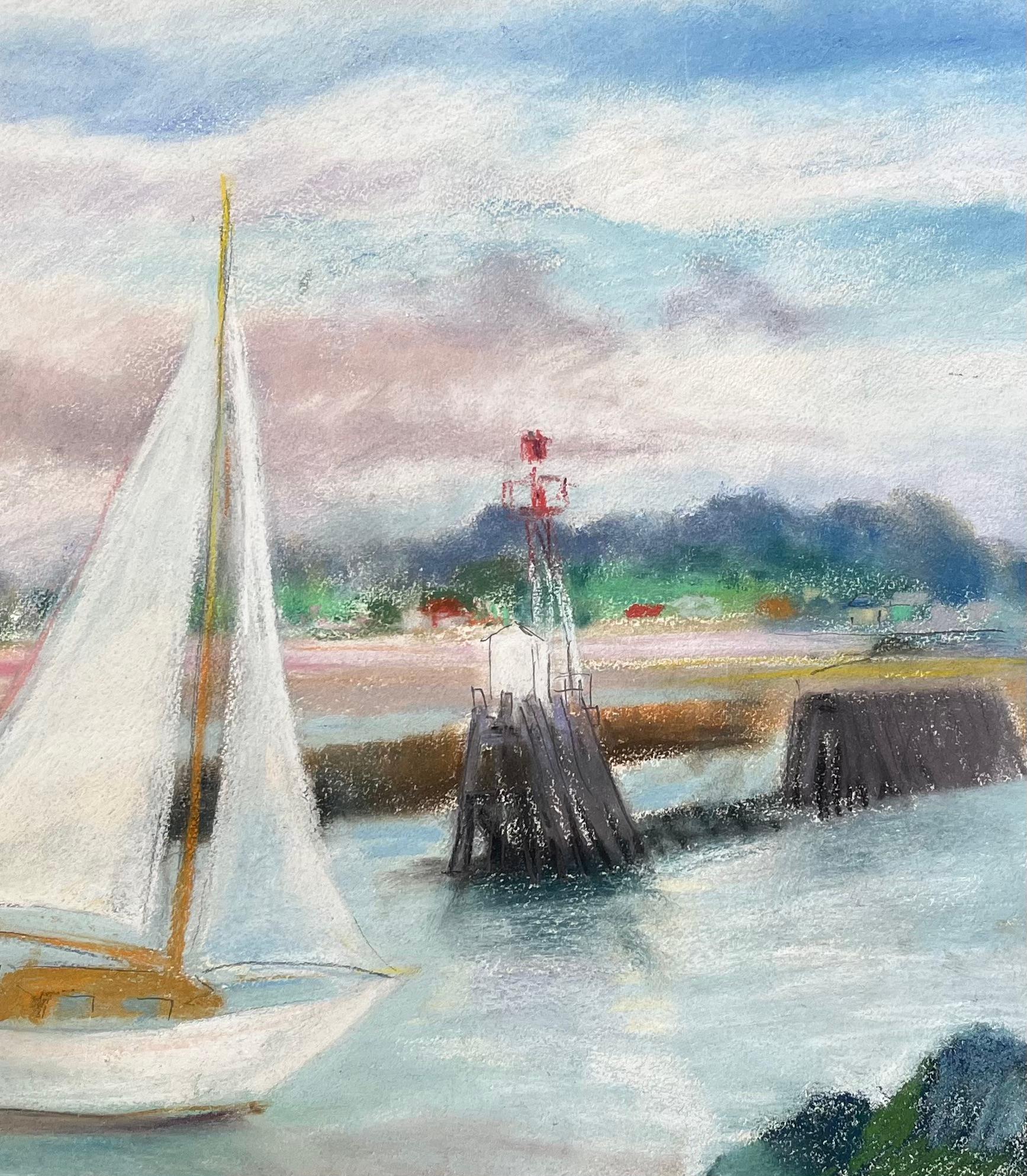 Pastello post-impressionista della metà del XX secolo raffigurante una barca a vela e un faro al porto in vendita 2