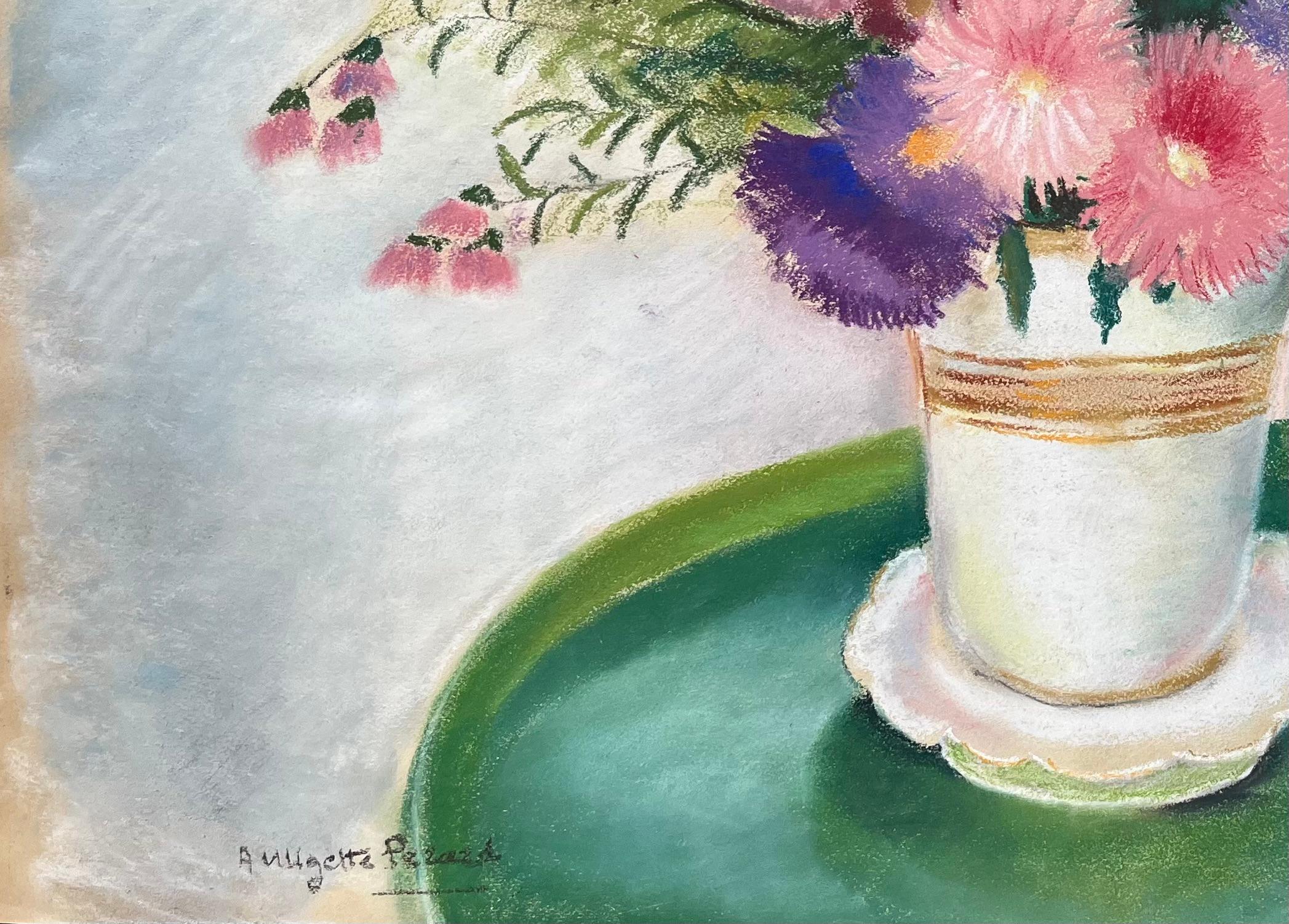 Pastello post-impressionista di fiori selvatici in vaso bianco della metà del XX secolo - Figurative Painting Grigio di Anne Marie Migette Perard