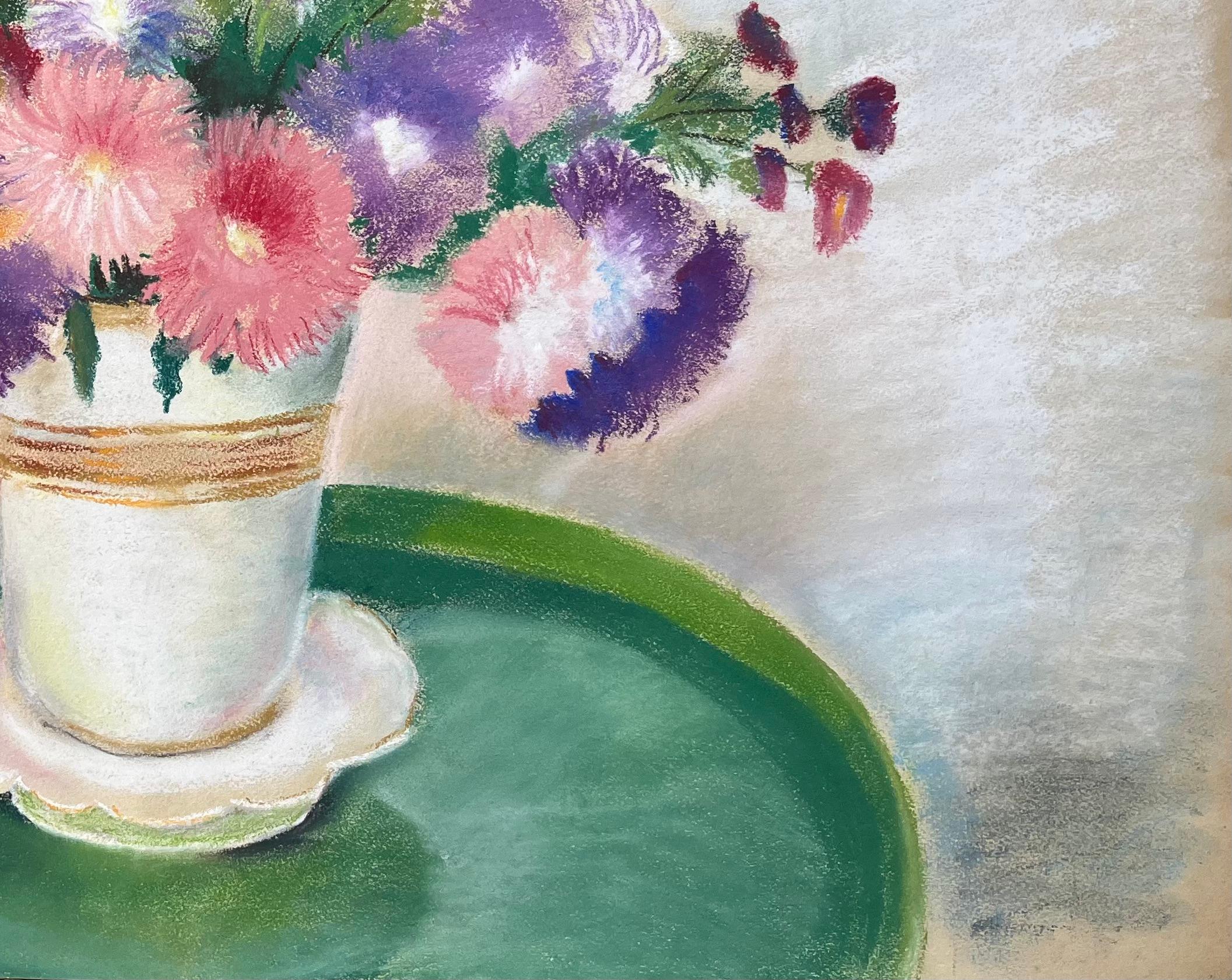 Titolo: Pastello post-impressionista di fiori selvatici in vaso bianco della metà del XX secolo
di Anne Marie Migette Perard (francese, 1902-1977)
Firmato: Yes One
Medio: Pastello su carta non incorniciata
Dimensioni: 18 pollici (altezza) x 25,25