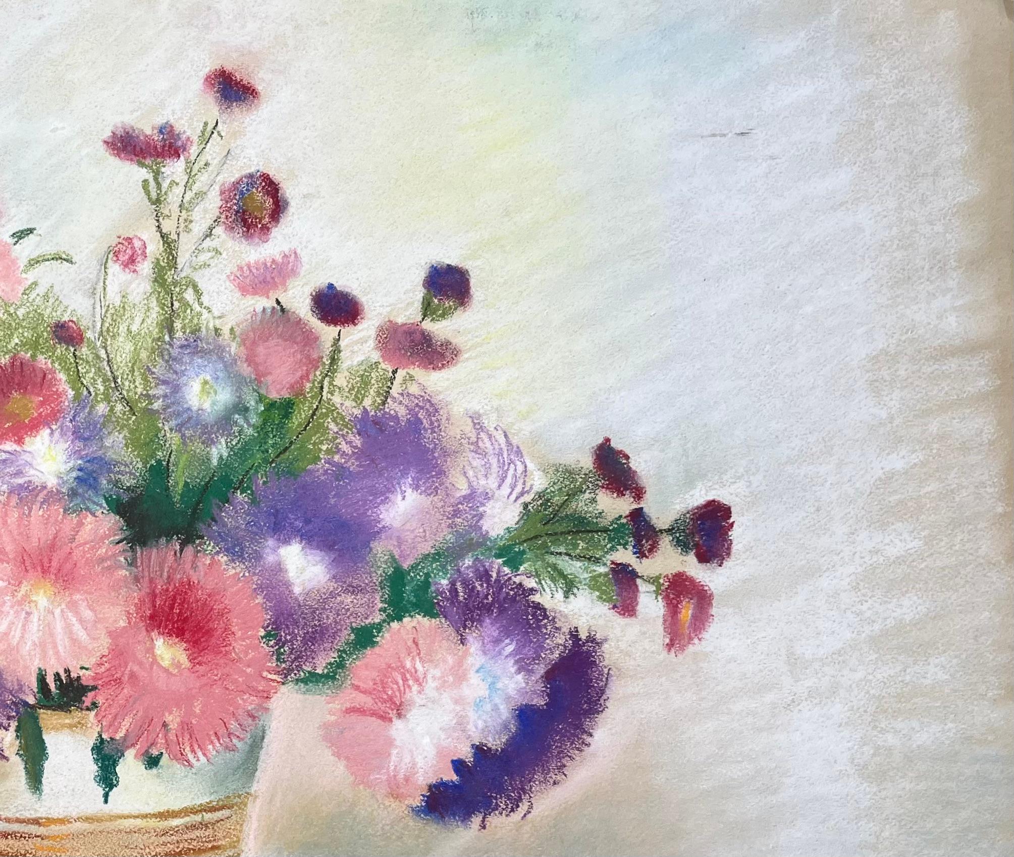 Pastello post-impressionista di fiori selvatici in vaso bianco della metà del XX secolo in vendita 1