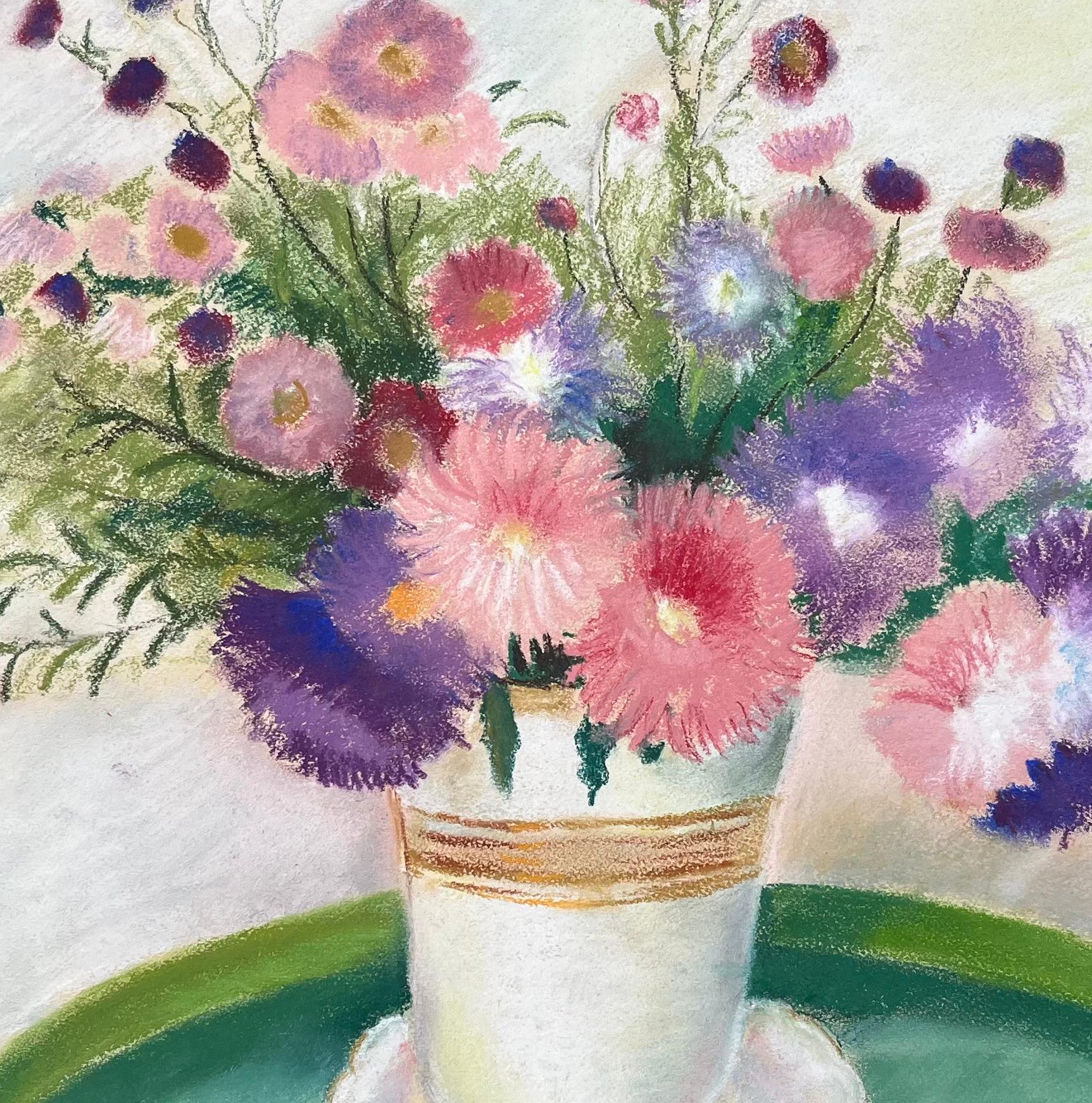 Pastello post-impressionista di fiori selvatici in vaso bianco della metà del XX secolo in vendita 2