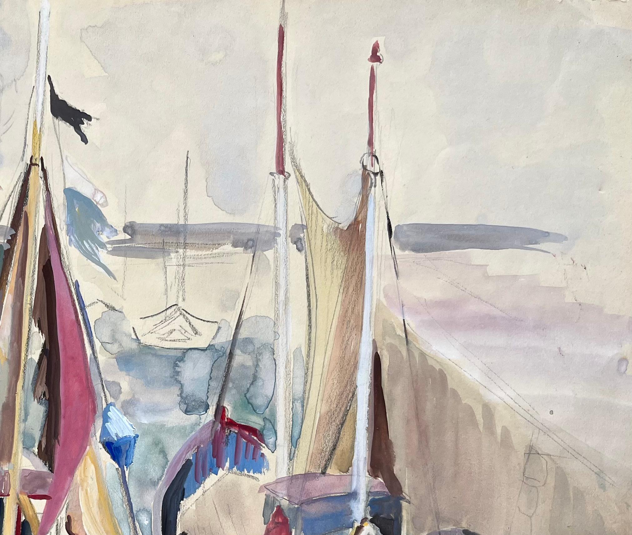 Scena portuale francese di metà secolo con barche a vela colorate attraccate al porto in vendita 1