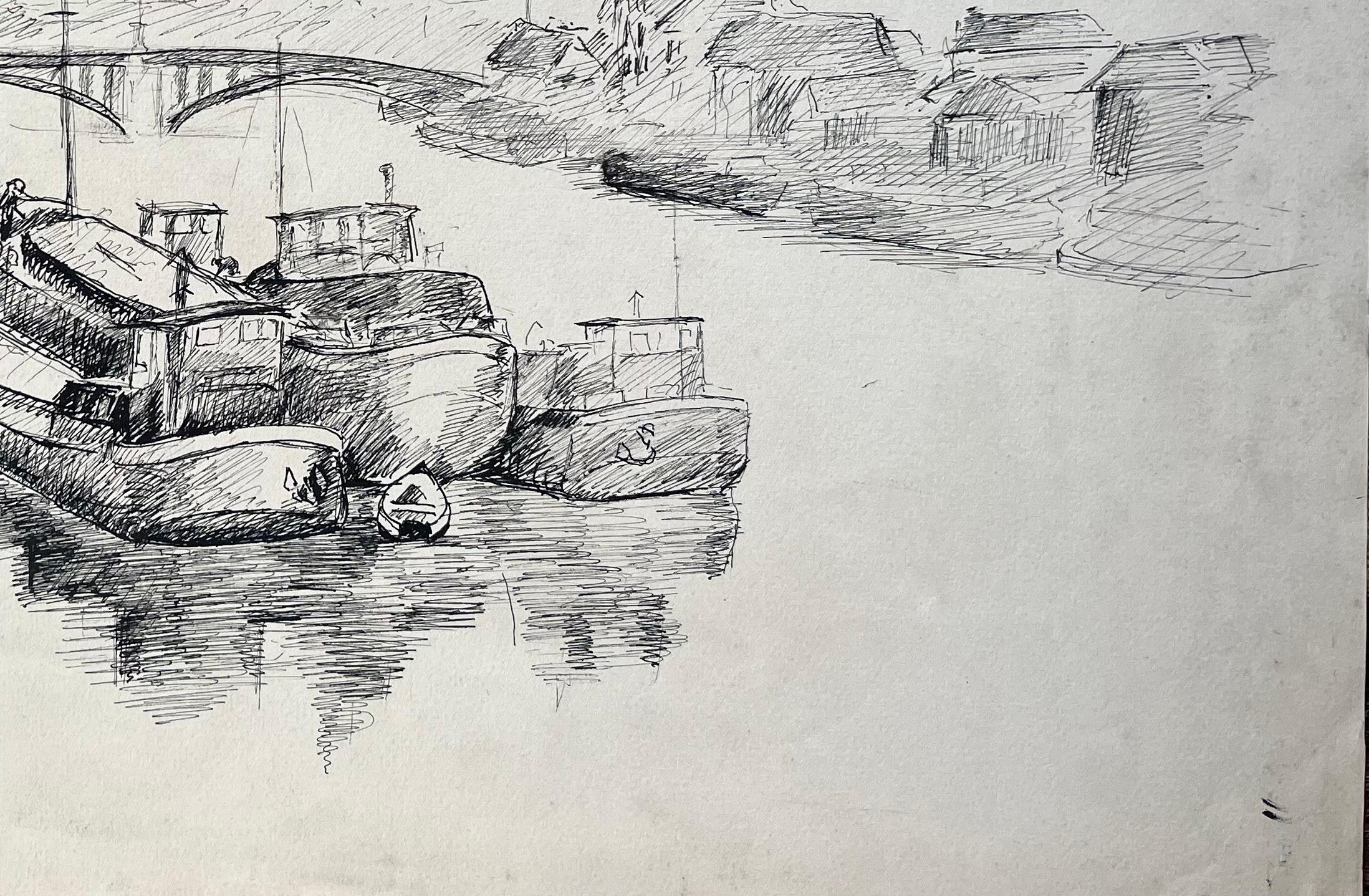 Titolo: Disegno a inchiostro francese di metà secolo di chiatte ormeggiate sul fiume con ponte industriale
di Anne Marie Migette Perard (francese, 1902-1977)
Medio: Disegno a penna su carta non incorniciata
Dimensioni: 12 pollici (altezza) x 19,25