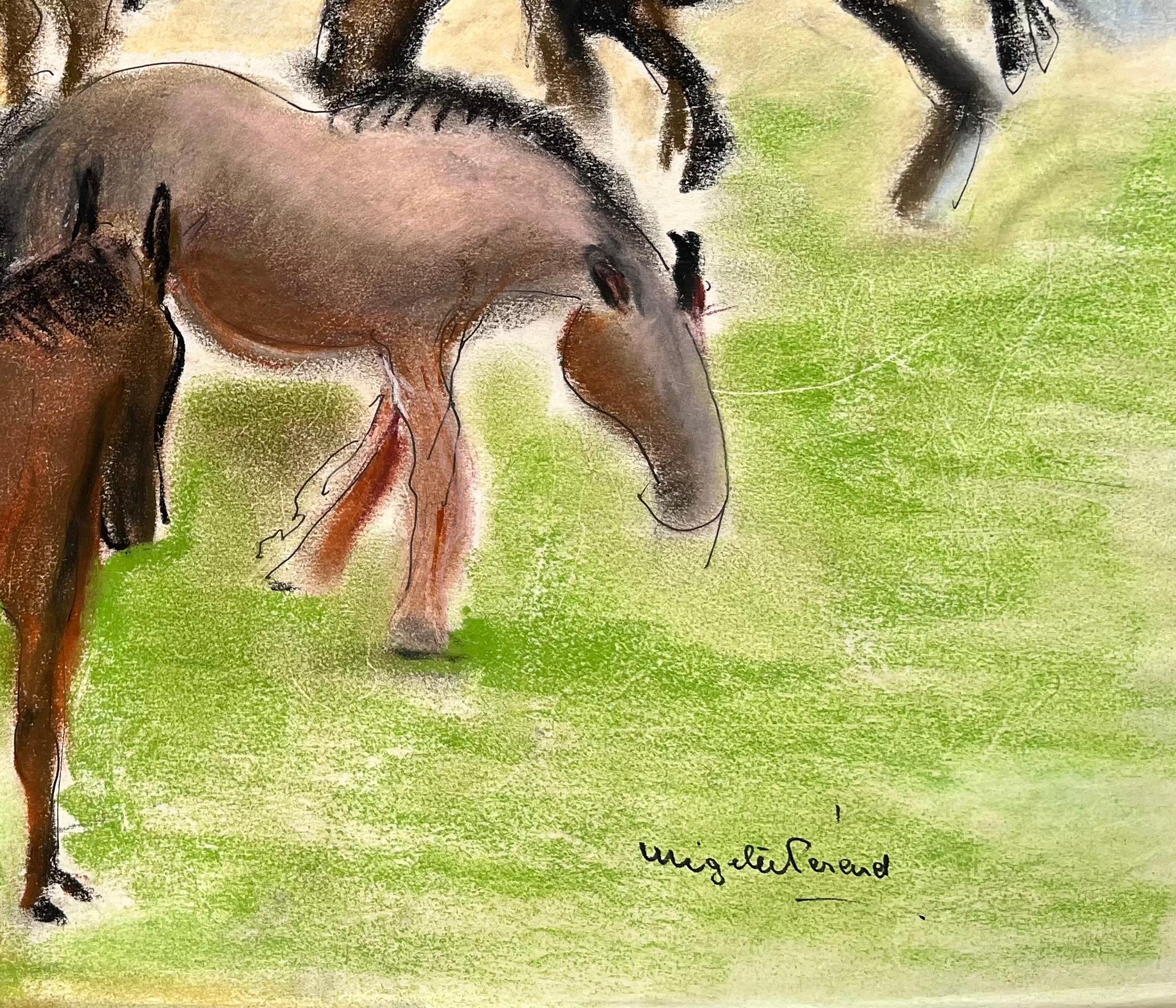 Dessin français au pastel du milieu du siècle dernier représentant quatre chevaux grattant dans un paysage de prairie en vente 1
