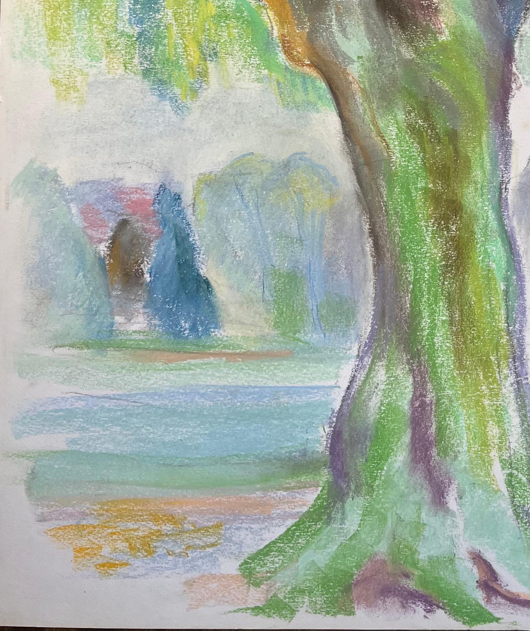 Titolo: Pastello francese di metà secolo raffigurante un albero di salice in un parco lussureggiante
di Anne Marie Migette Perard (francese, 1902-1977)
Medio: Pastello su carta non incorniciata
Dimensioni: 20,5 pollici (altezza) x 15,5 pollici