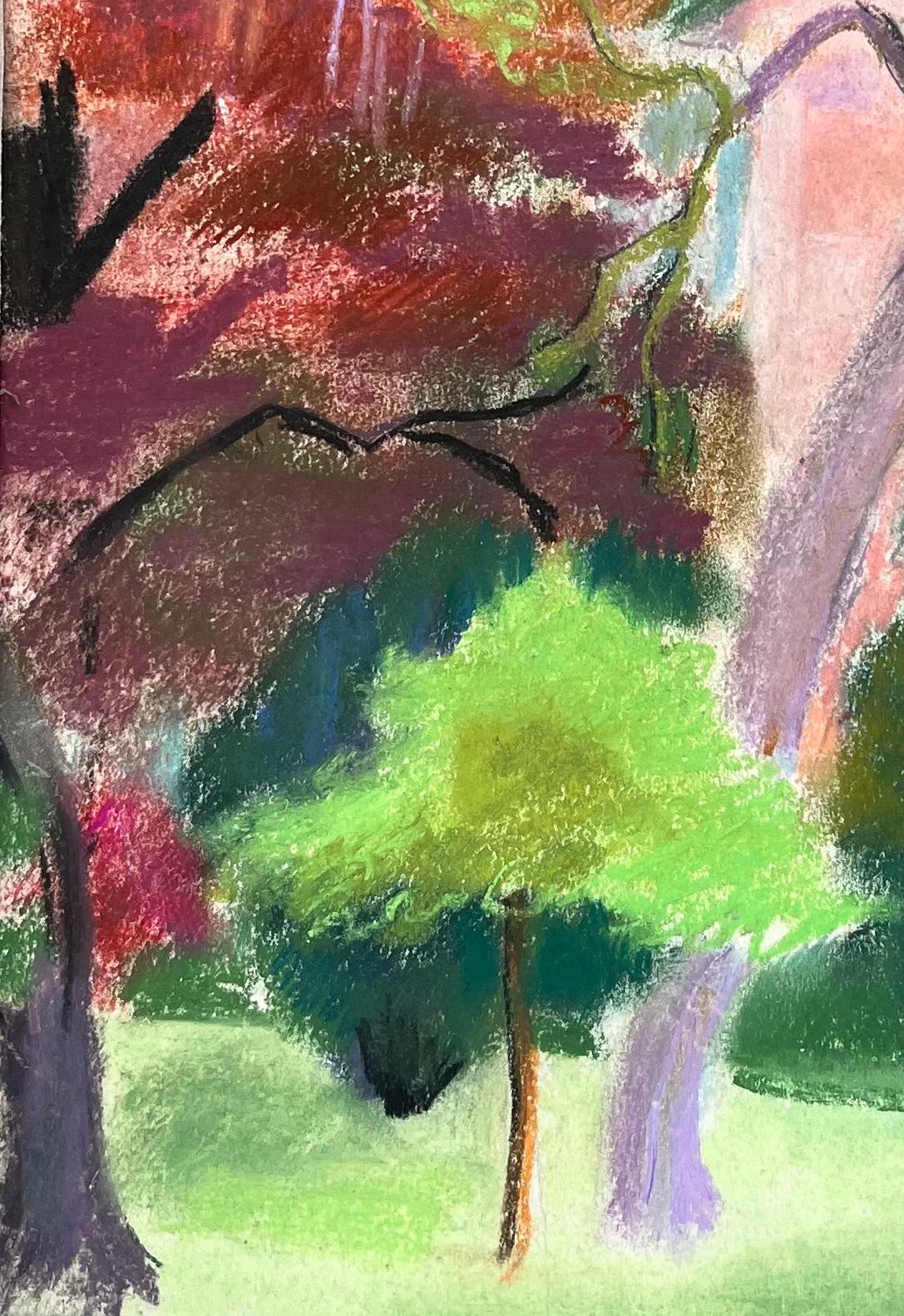 Pastel français du milieu du siècle représentant des arbres de jardin colorés avec parasol et VILLA - Beige Figurative Painting par Anne Marie Migette Perard