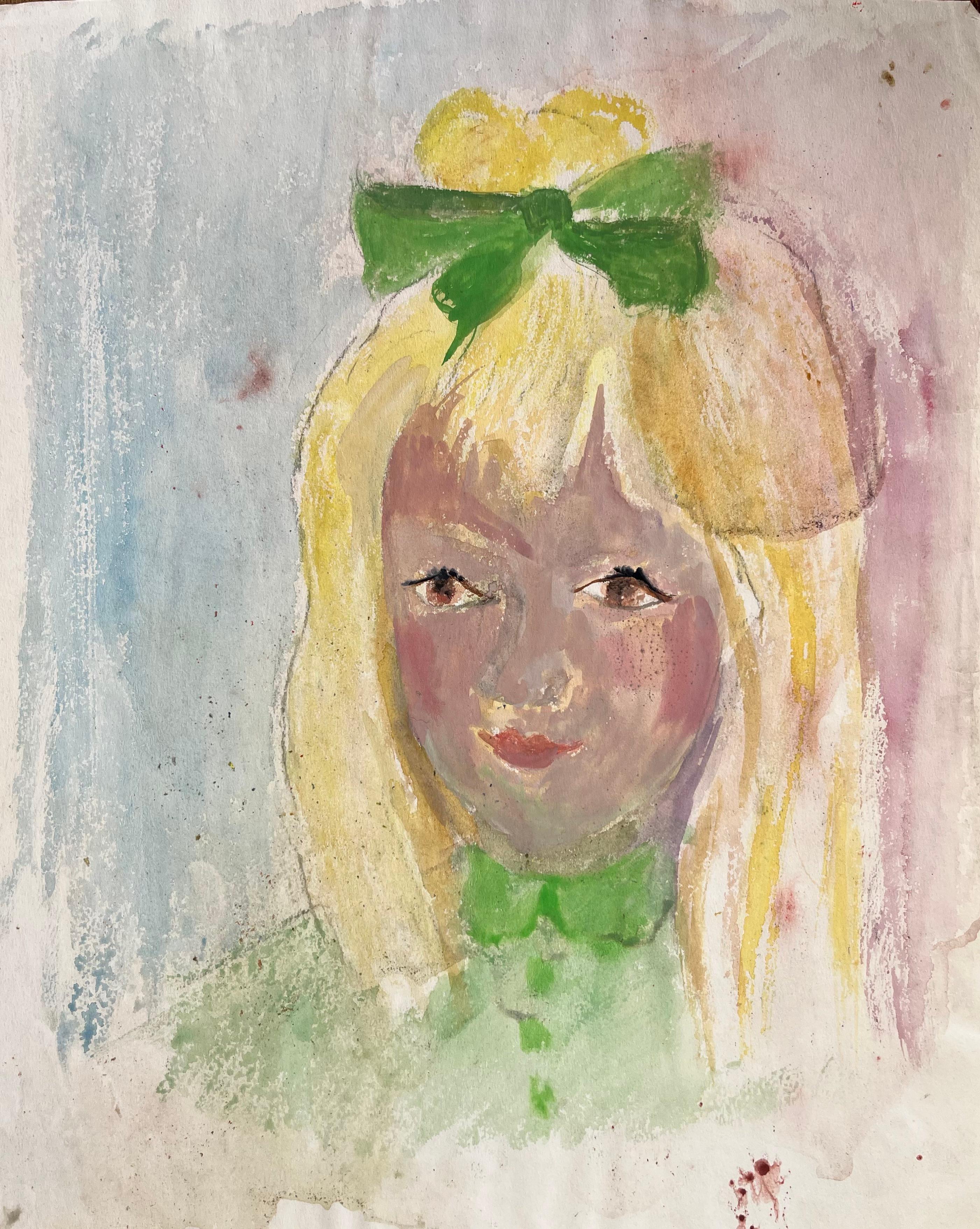 Figurative Painting de Anne Marie Migette Perard - Acuarela francesa de mediados de siglo Retrato de niña rubia con lazo y vestido verdes