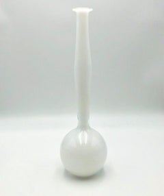 Raro vaso in vetro bianco firmato da Anne Nilsson per Orrefors Expo 1998