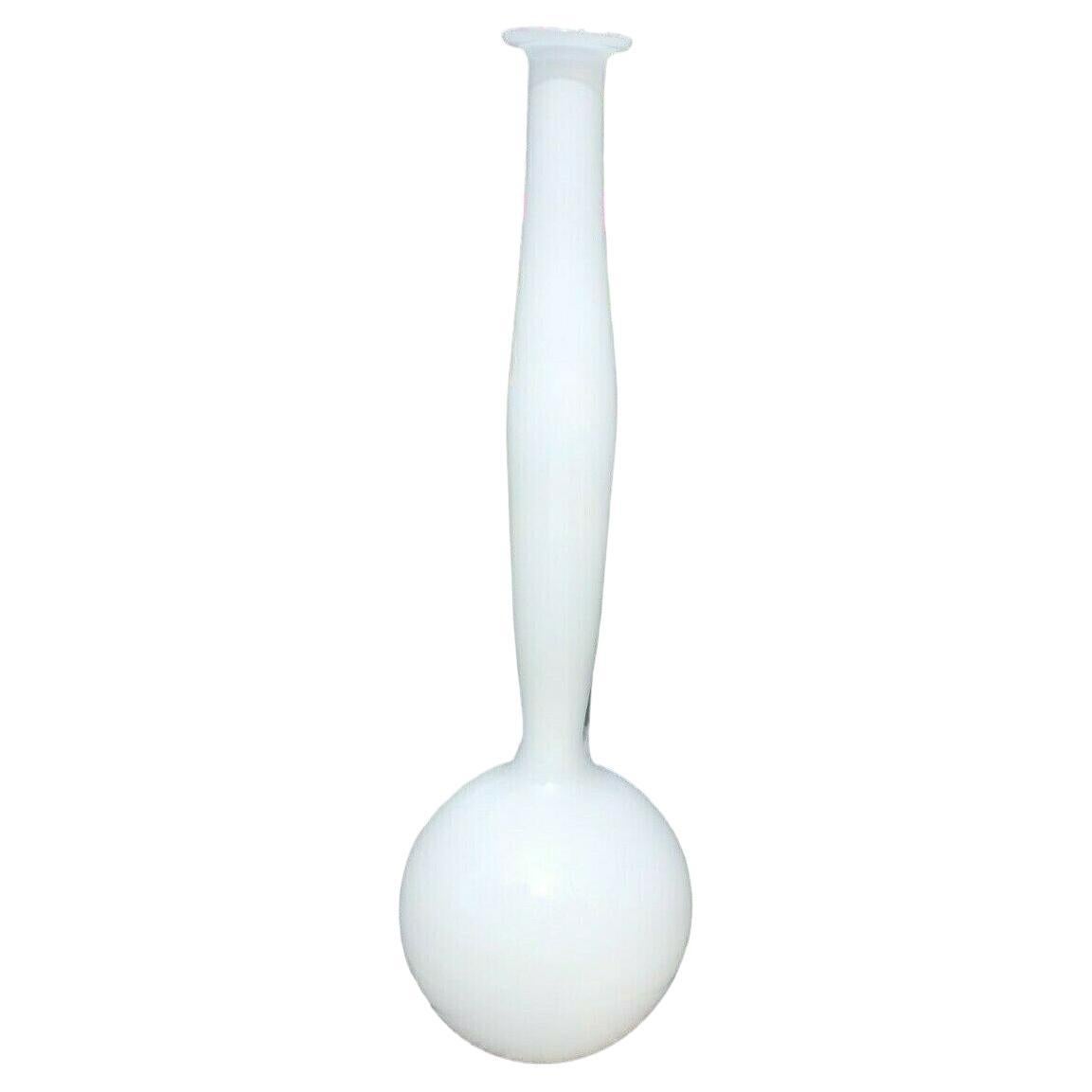 Anne Nilsson, signierte und nummerierte Orrefors Expo-Vase aus weißem Glas, weiß