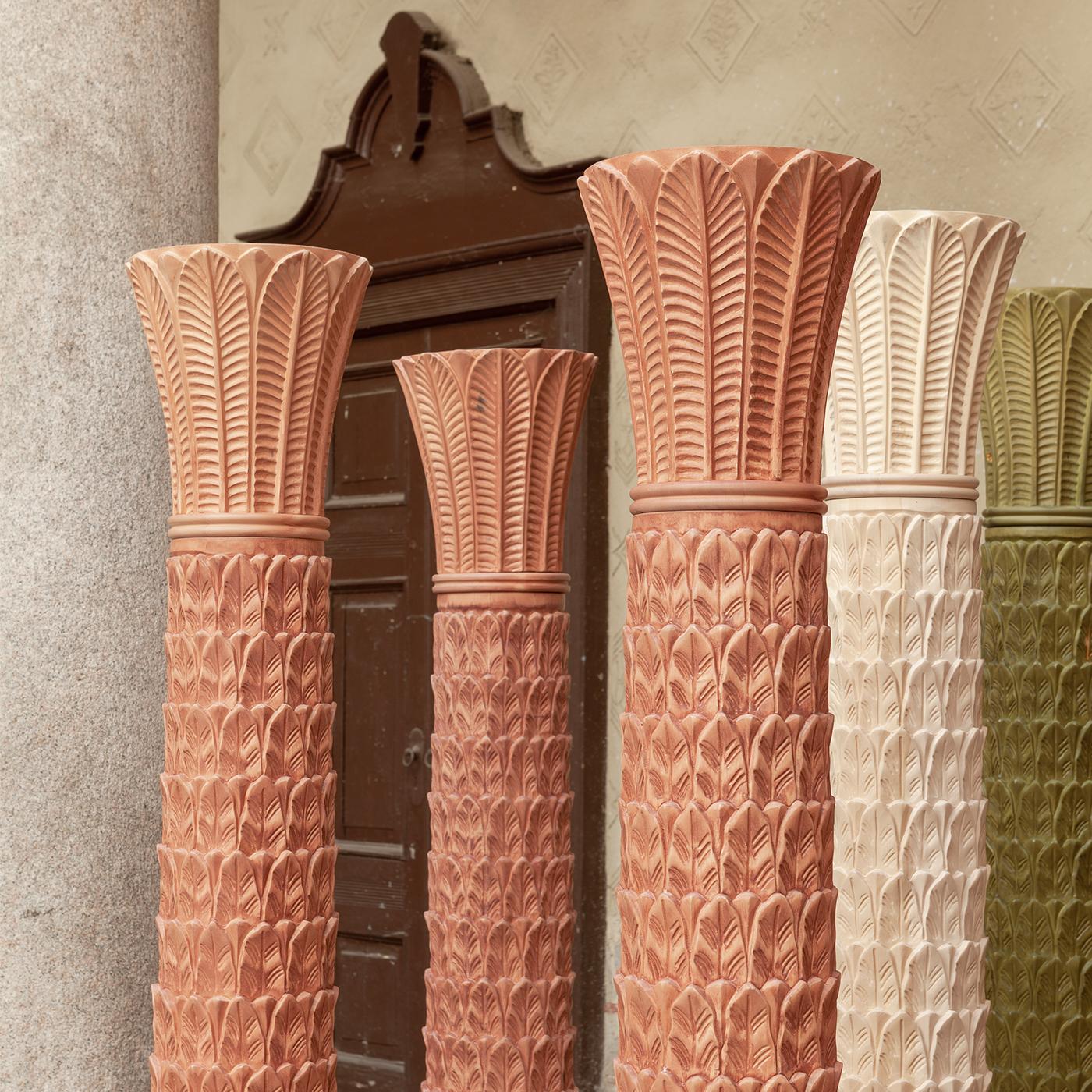 Delicate and refined, this decorative column merges modern techniques with centuries-old carving woodworking traditions. Its singular style draws inspiration from 1920s Art Deco flair and Renaissance and Ancient Egyptian art, with colors inspired by