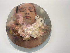 Flora Flora- Porträtgemälde des 21. Jahrhunderts mit Epoxid, Acrylbilder eines nach oben schauenden Mädchens