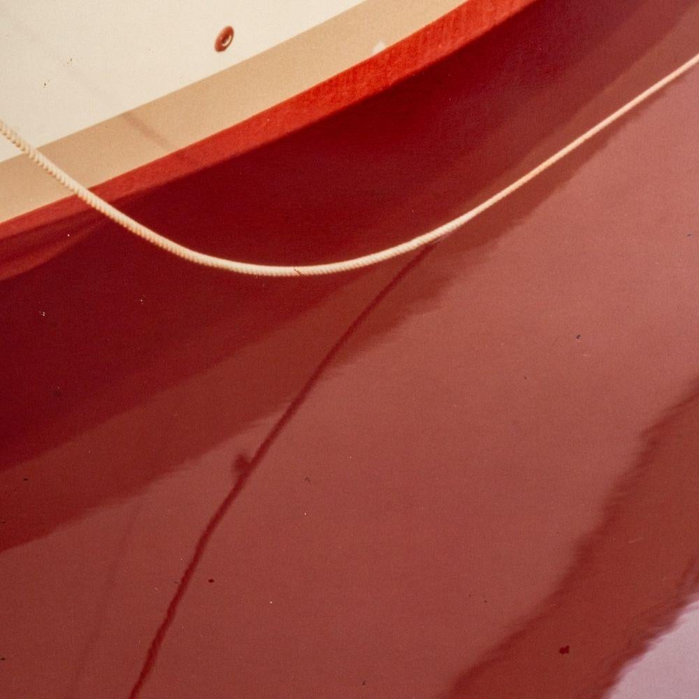 Boot-Reflexionen – Photograph von Anne Sager