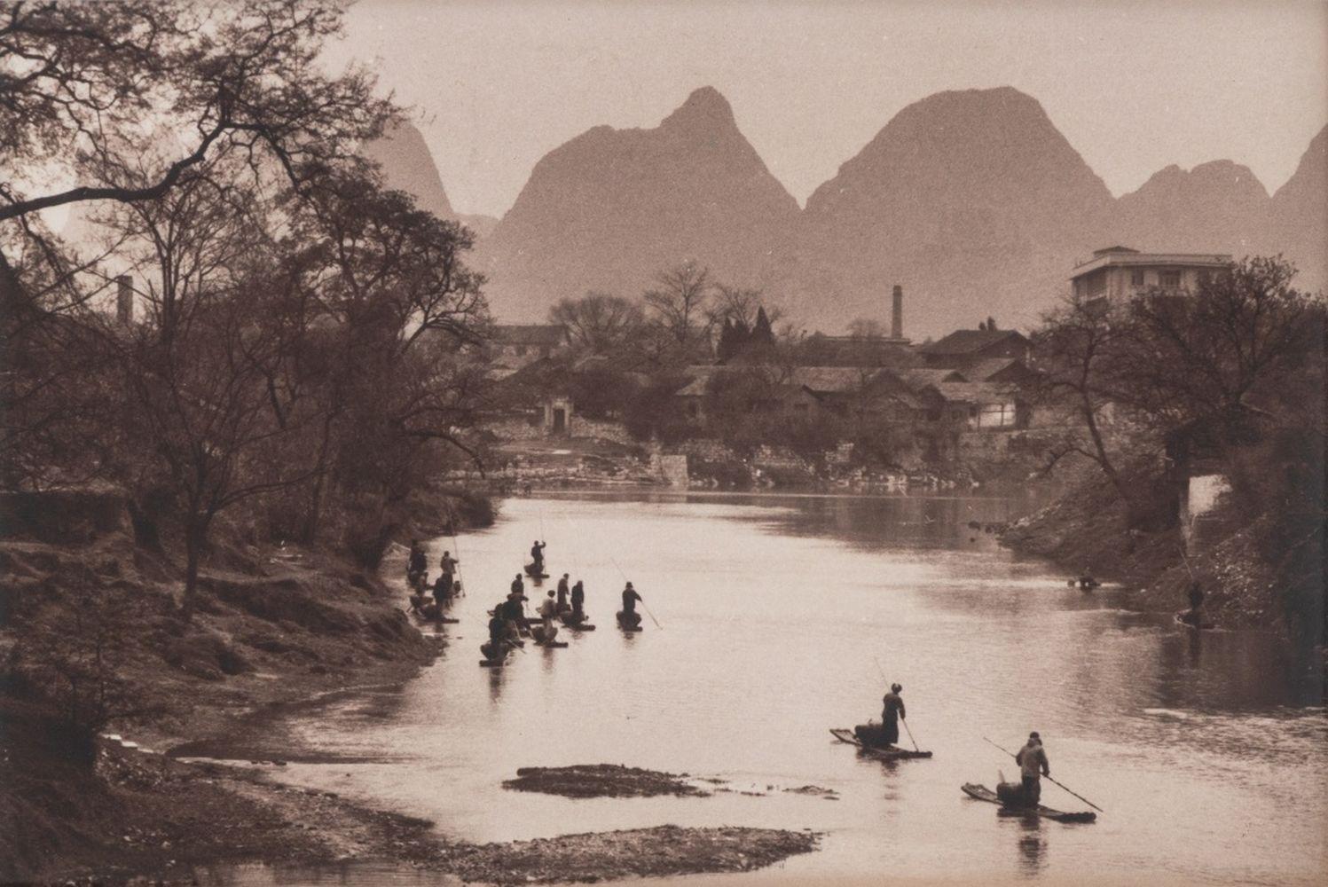 Groupe de deux paysages d'Asie du Sud-Est - Beige Landscape Photograph par Anne Sager
