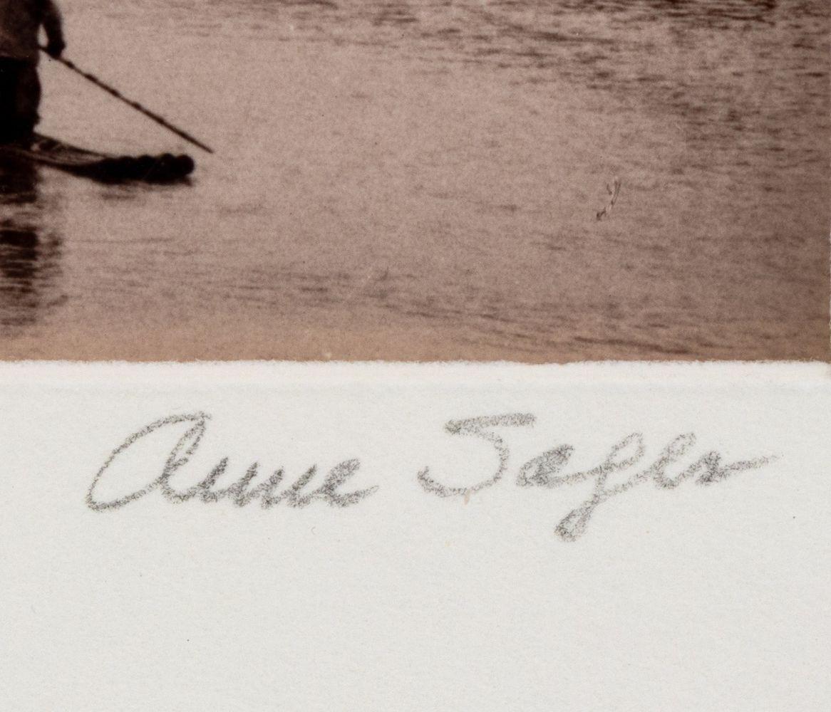 Anne Sager (américaine, 1930-2024), Groupe de deux paysages d'Asie du Sud-Est, photographie en noir et blanc, signée en bas à droite, cadre transparent. Image : 5,75