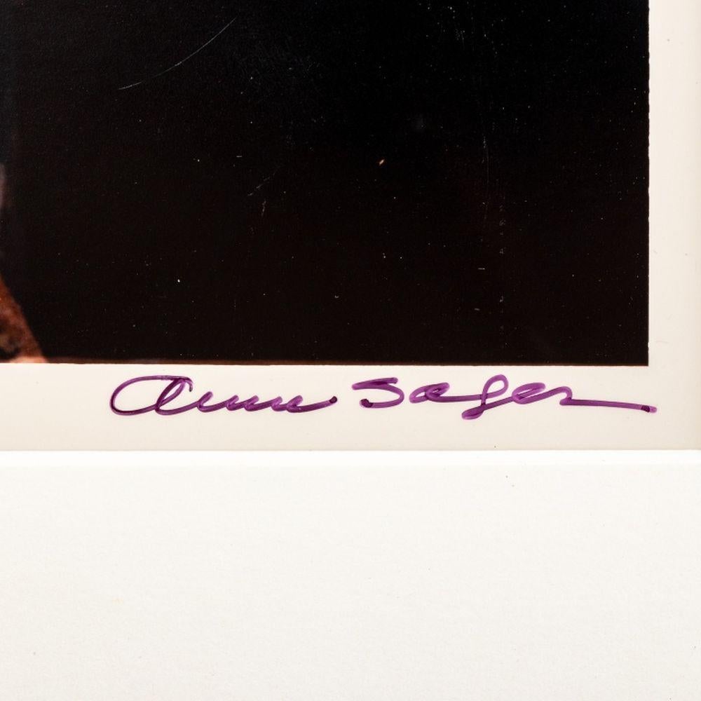 Composition de la jonque - Noir Color Photograph par Anne Sager