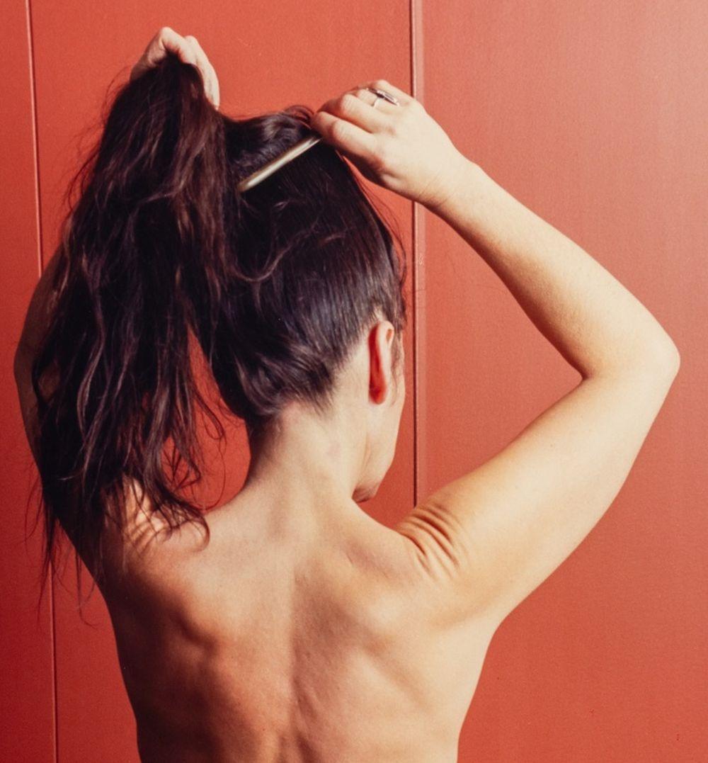 Nudo femminile seduto - Photograph di Anne Sager