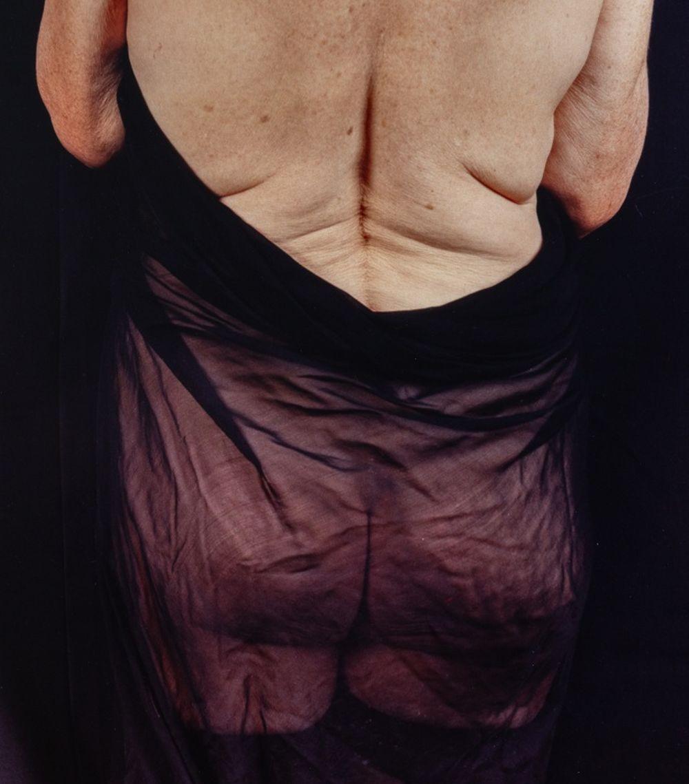 Figure féminine debout - Photograph de Anne Sager