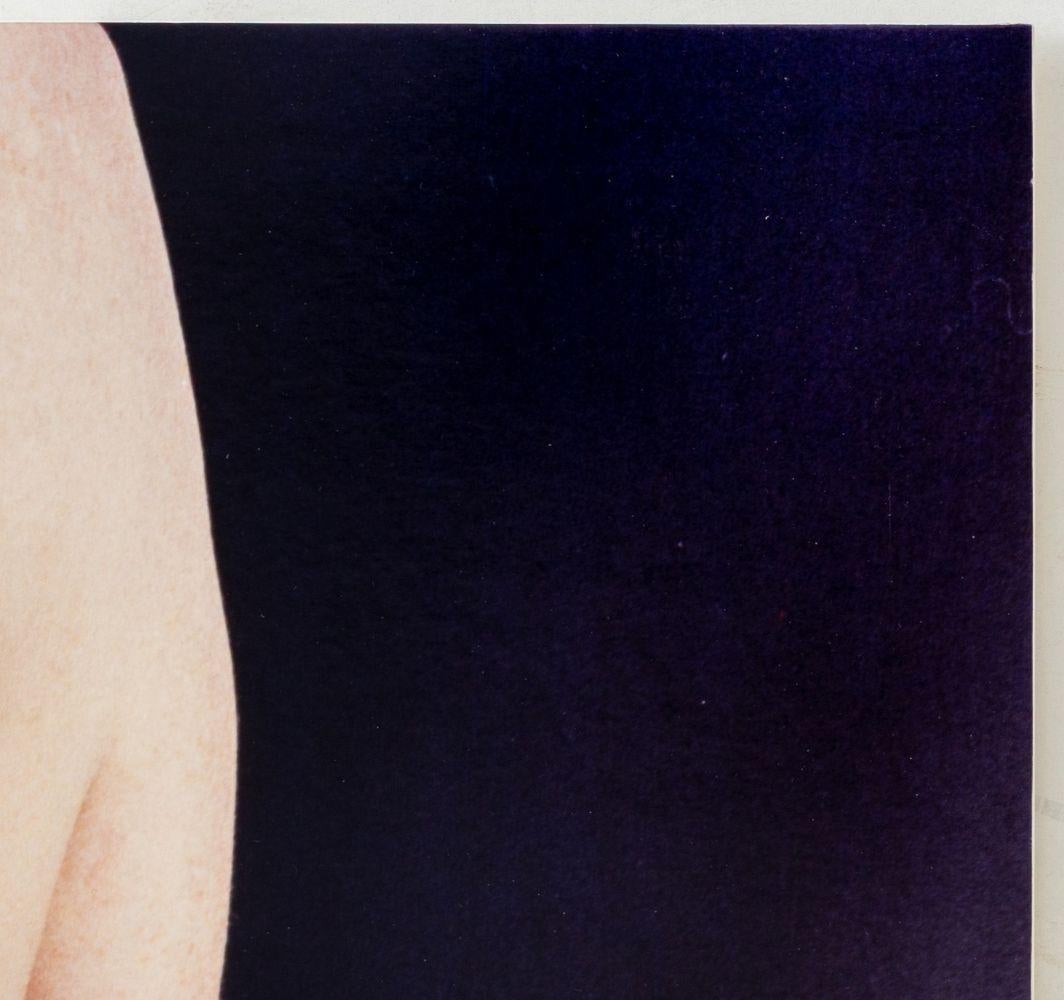 Figure féminine debout - Contemporain Photograph par Anne Sager