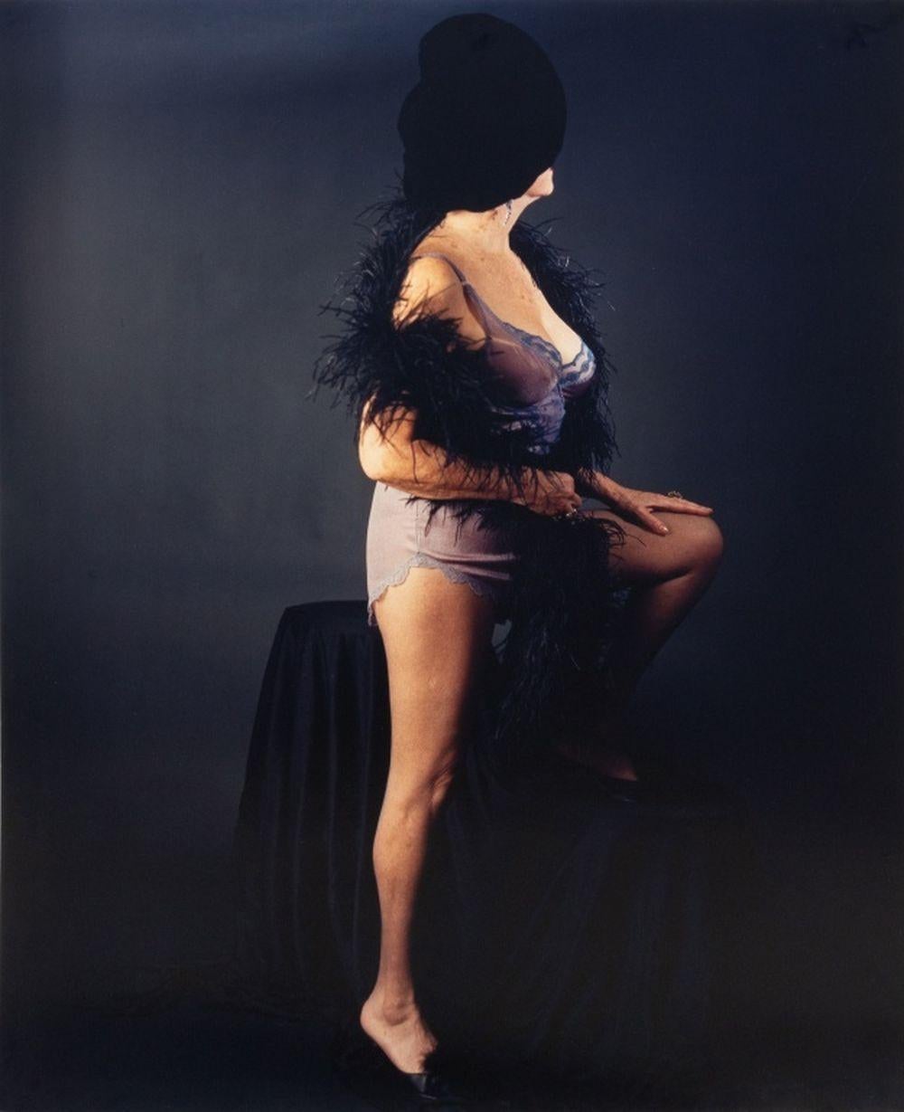 Figure féminine debout