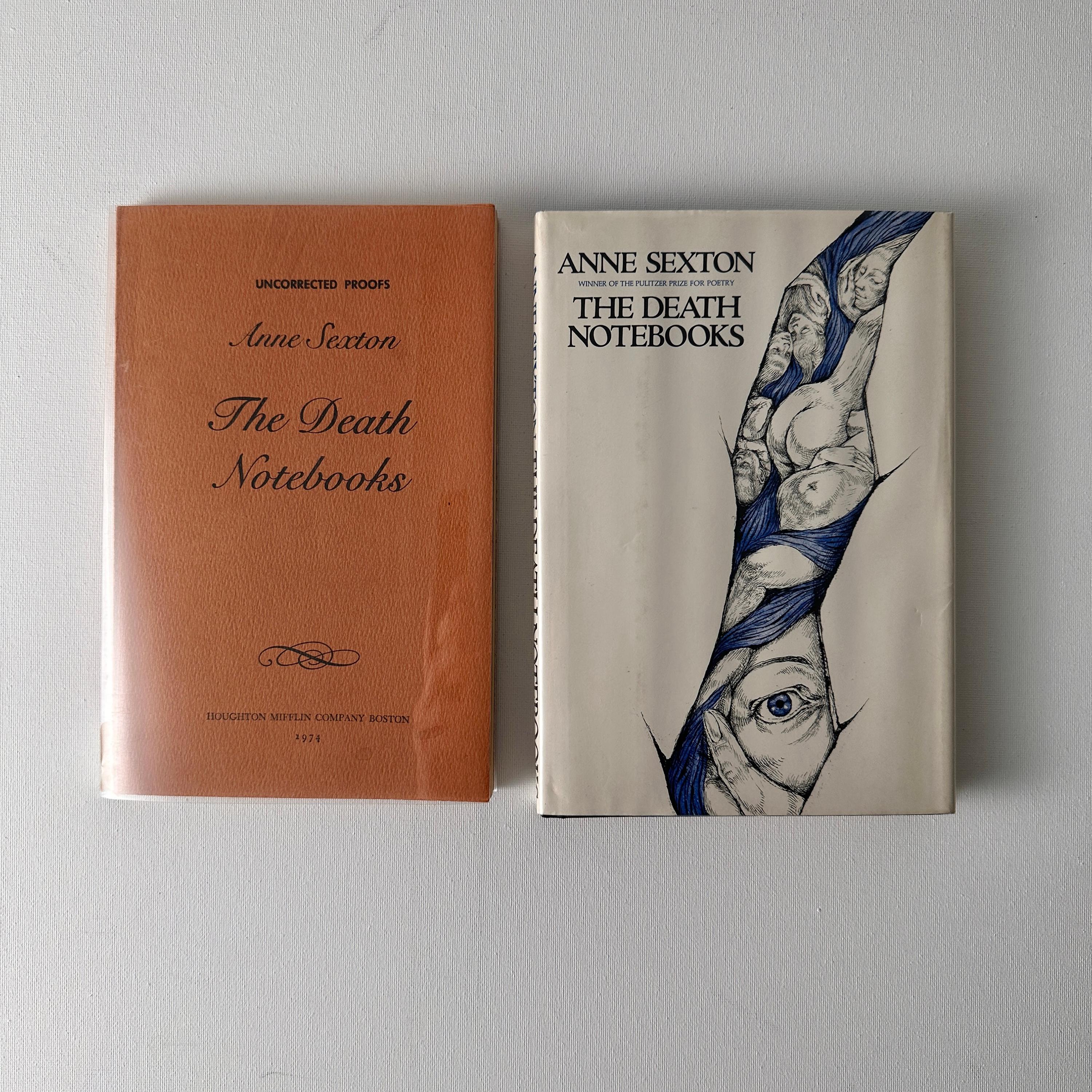 L'épreuve (imprimée avant la couverture rigide, envoyée aux réviseurs) et la première impression finale, première édition du dernier recueil de poésie de la poétesse américaine Anne Sexton, imprimé de son vivant. 

Inscrite 