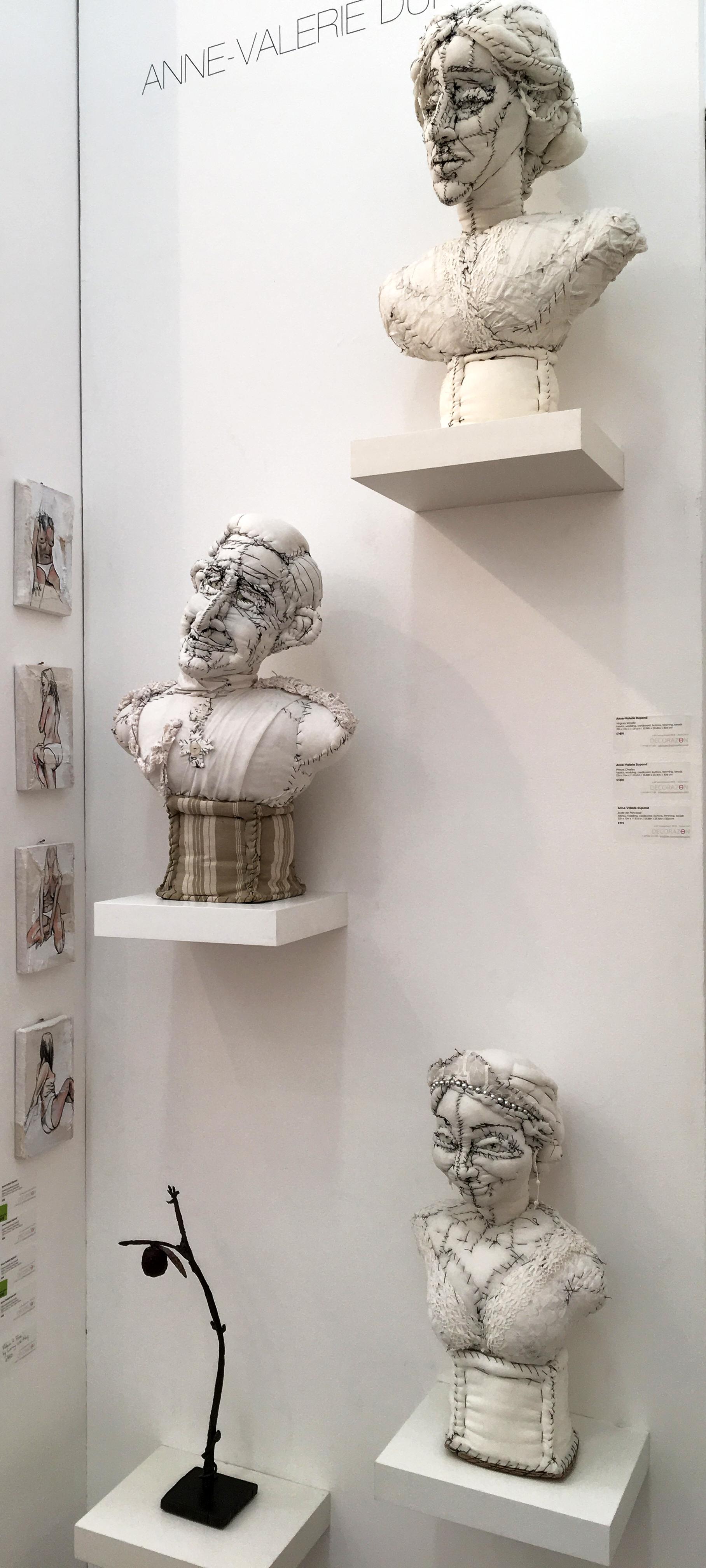 Sculpture en tissu du prince Charles, fantaisiste et comique, d'Anne Valérie Dupond en vente 1