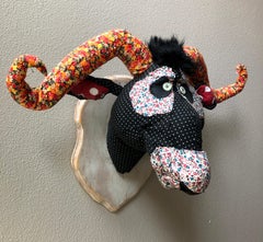 Valentino:: sculpture murale fantaisiste en tissu:: d'Anne Valrie Dupond